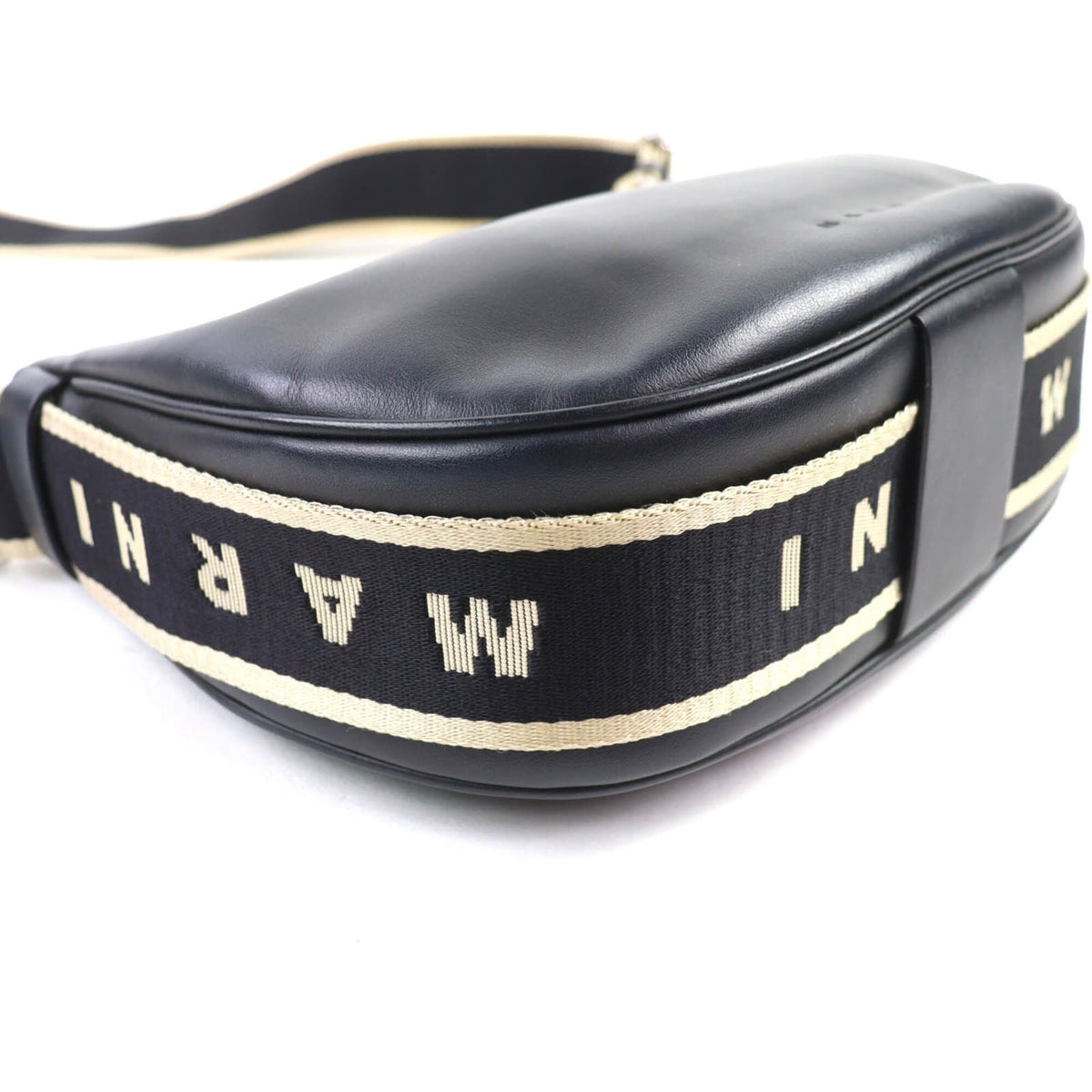 Marni Black Leather Shoulder Bag (Pre-Owned)