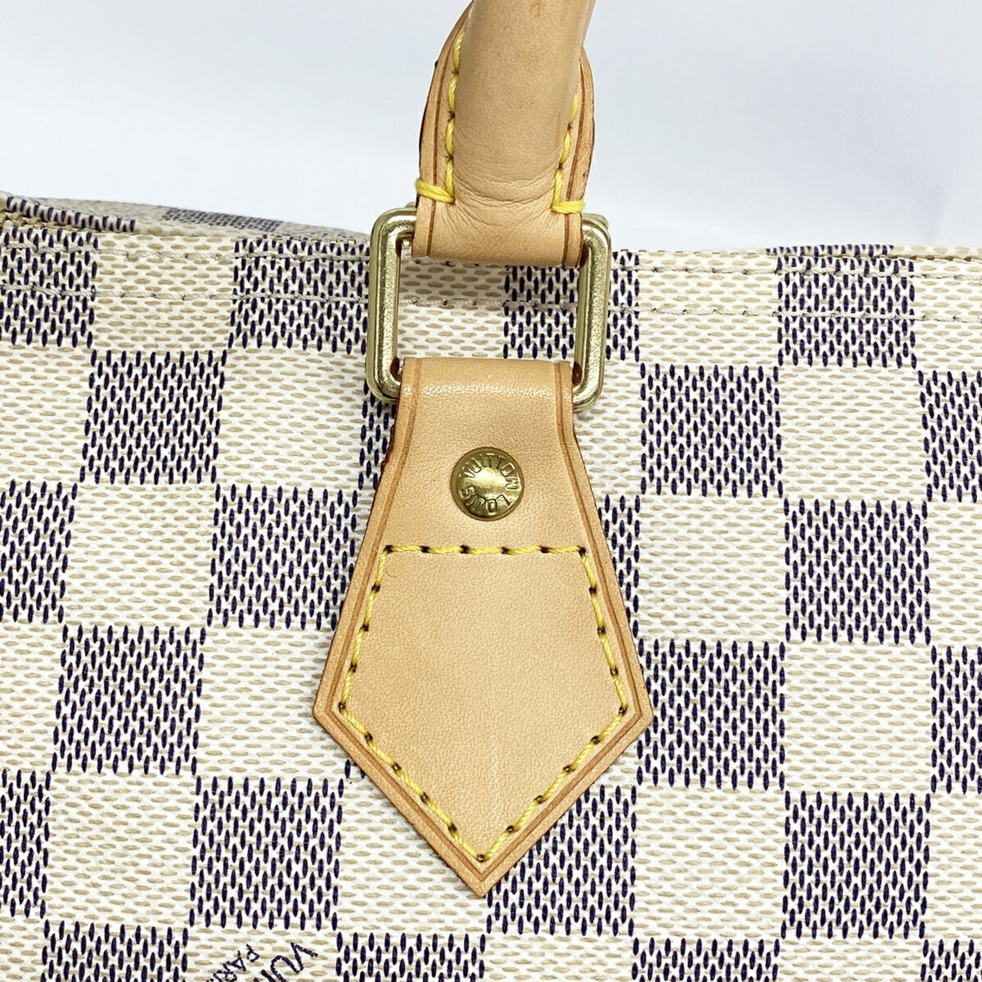 Louis Vuitton White Handbag (Pre-Owned)