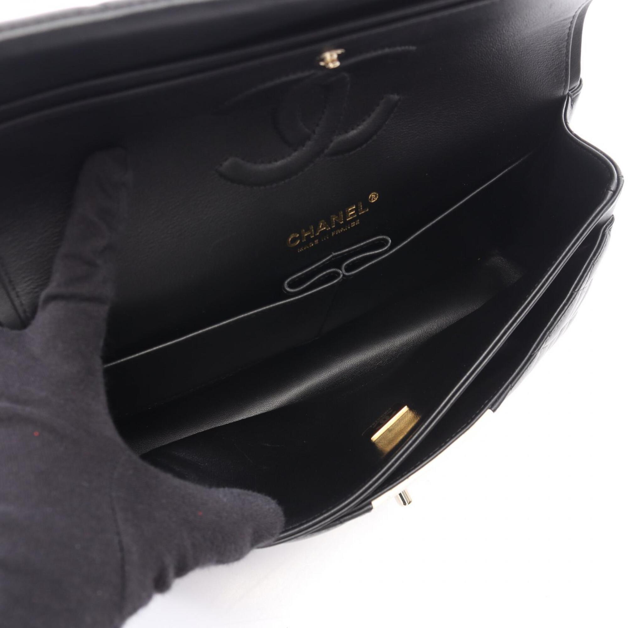 Chanel Black White Leather Handbag Shoulder Bag (Pre-Owned)