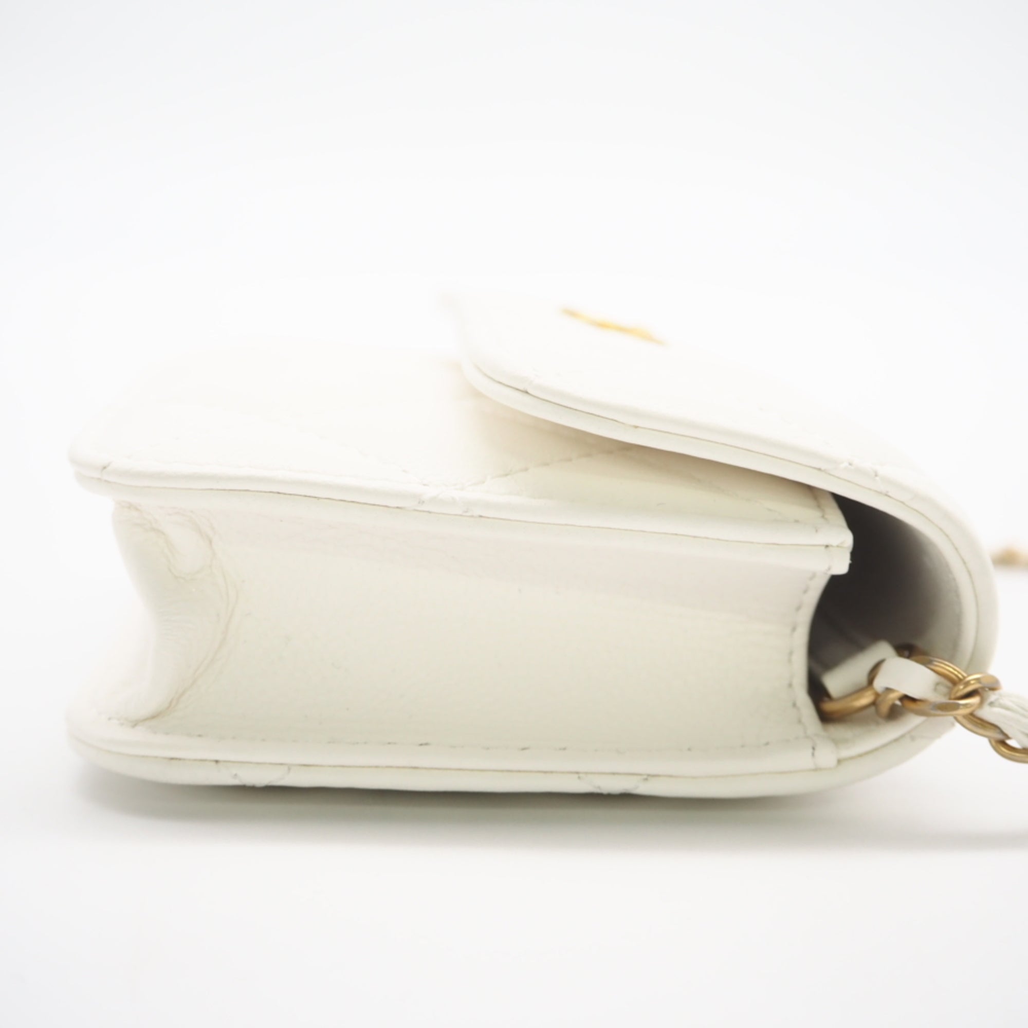 Chanel White Leather Shoulder Bag (Pre-Owned)