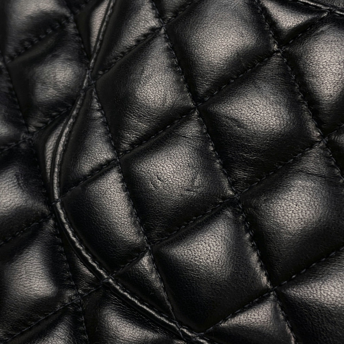 Chanel Matelasse Black Leather Shoulder Bag (Pre-Owned)