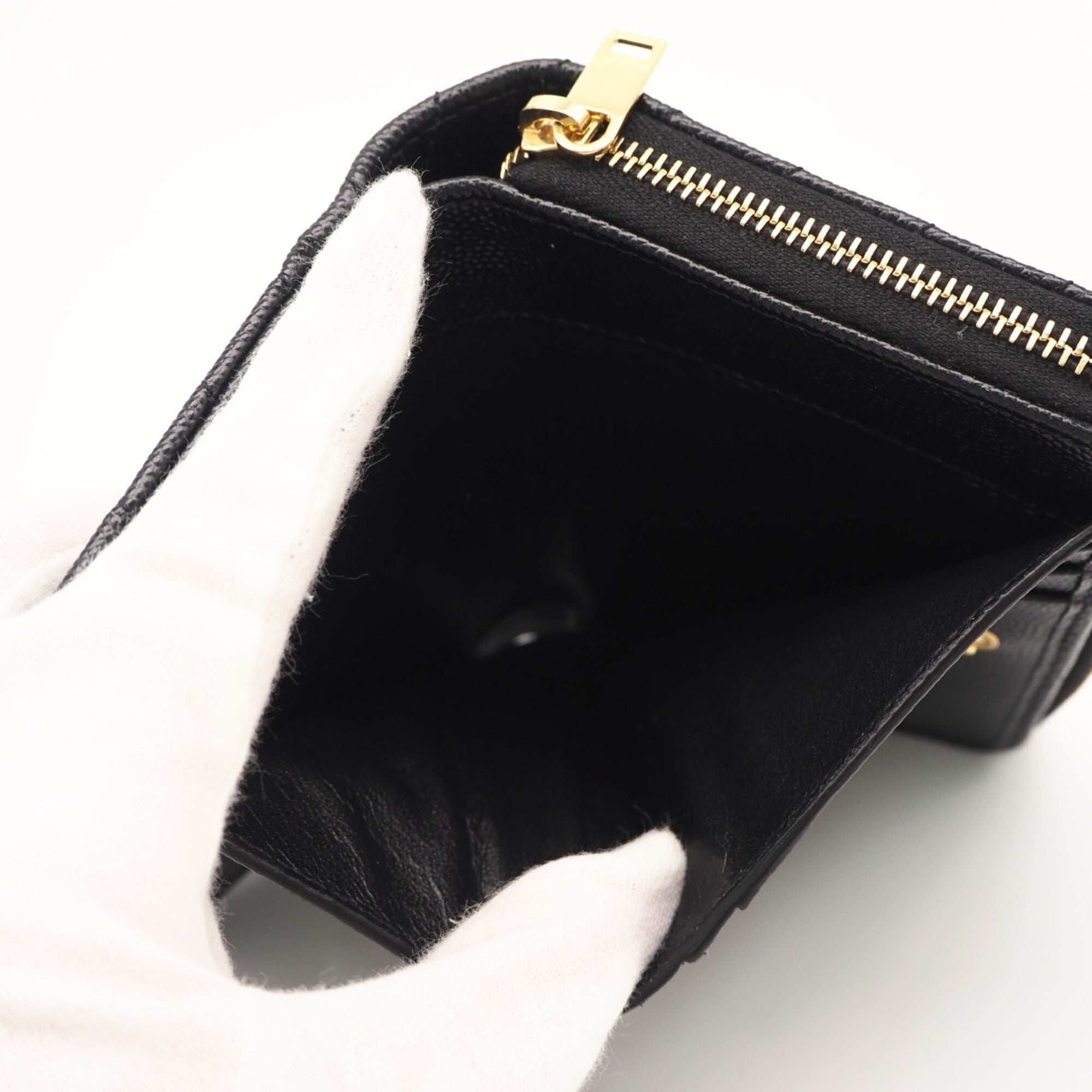 Yves Saint Laurent Black Leather Wallet (Bi-Fold) (Pre-Owned)