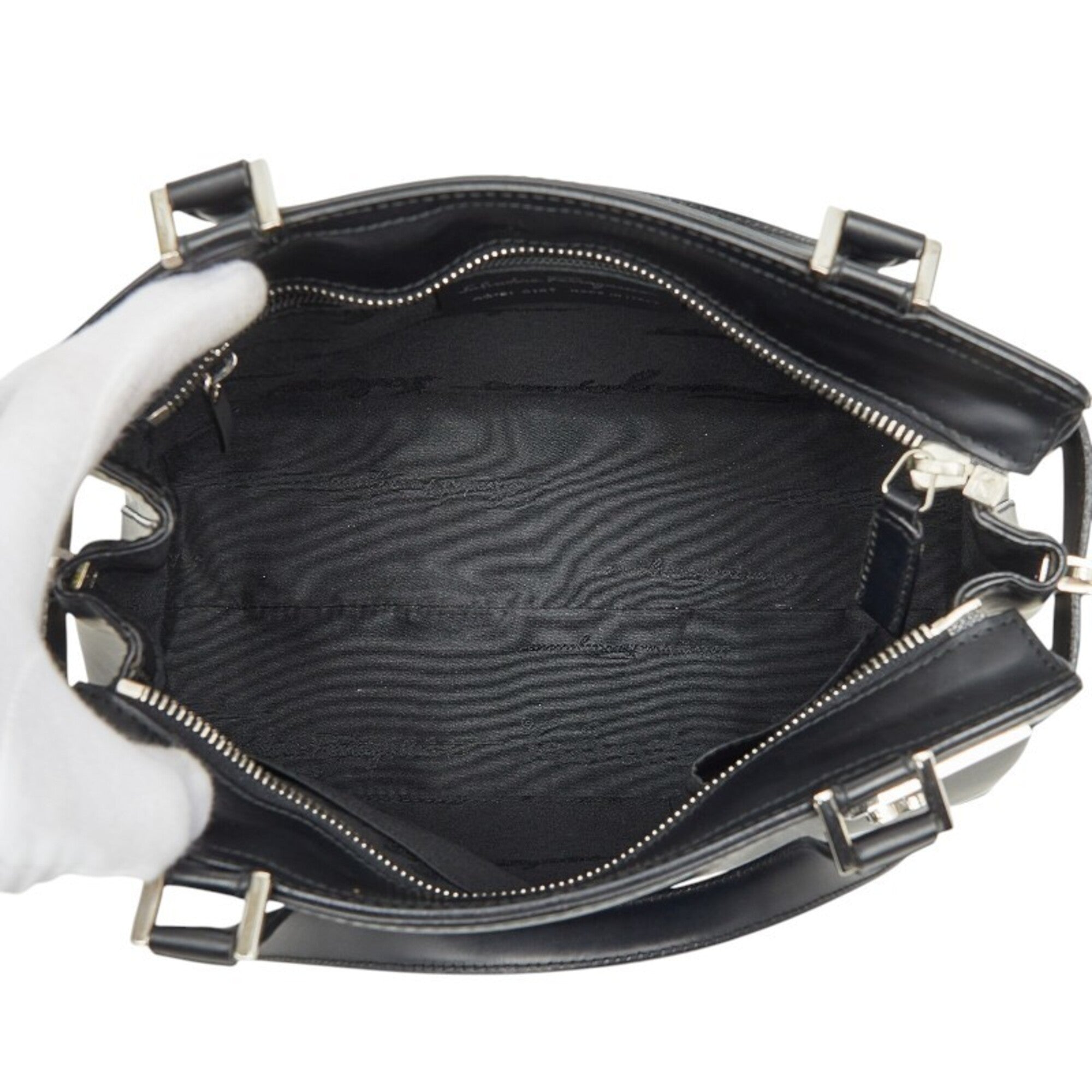 Salvatore Ferragamo Black Leather Handbag (Pre-Owned)