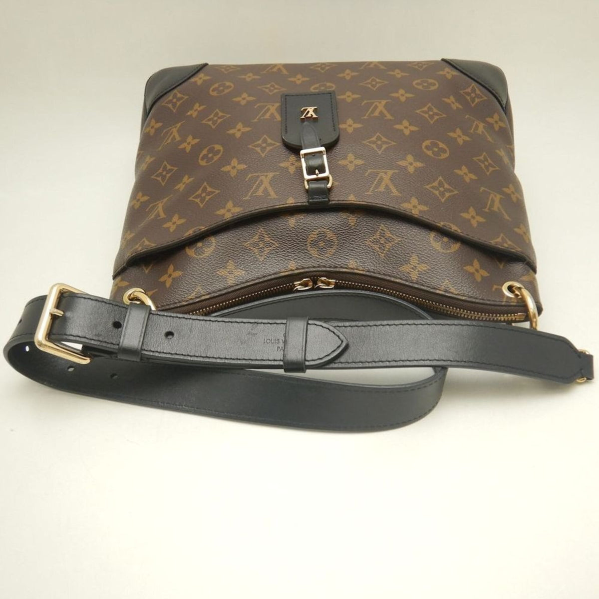 Louis Vuitton Brown Monogram Canvas Shoulder Bag (Pre-Owned)