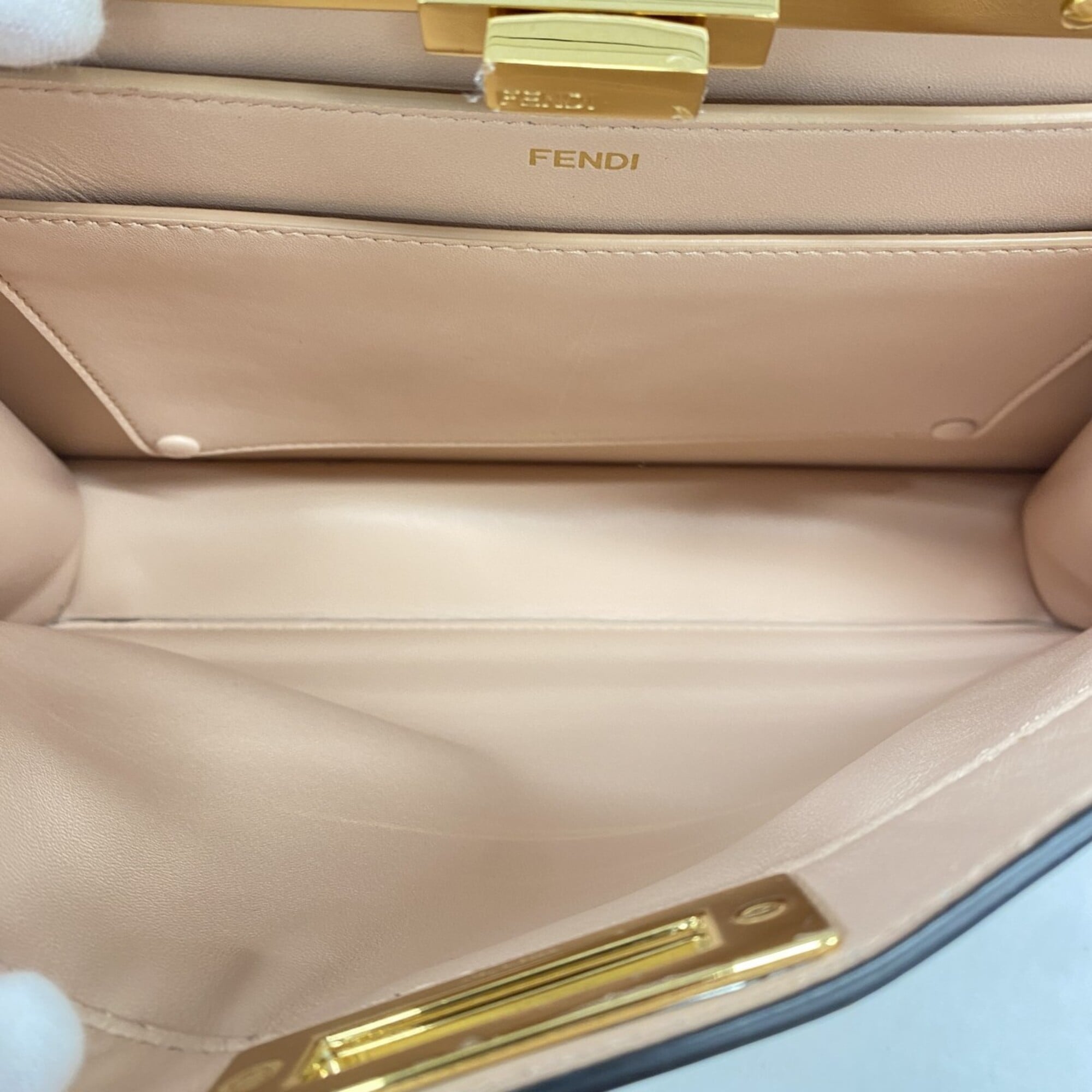 Fendi White Leather Handbag (Pre-Owned)