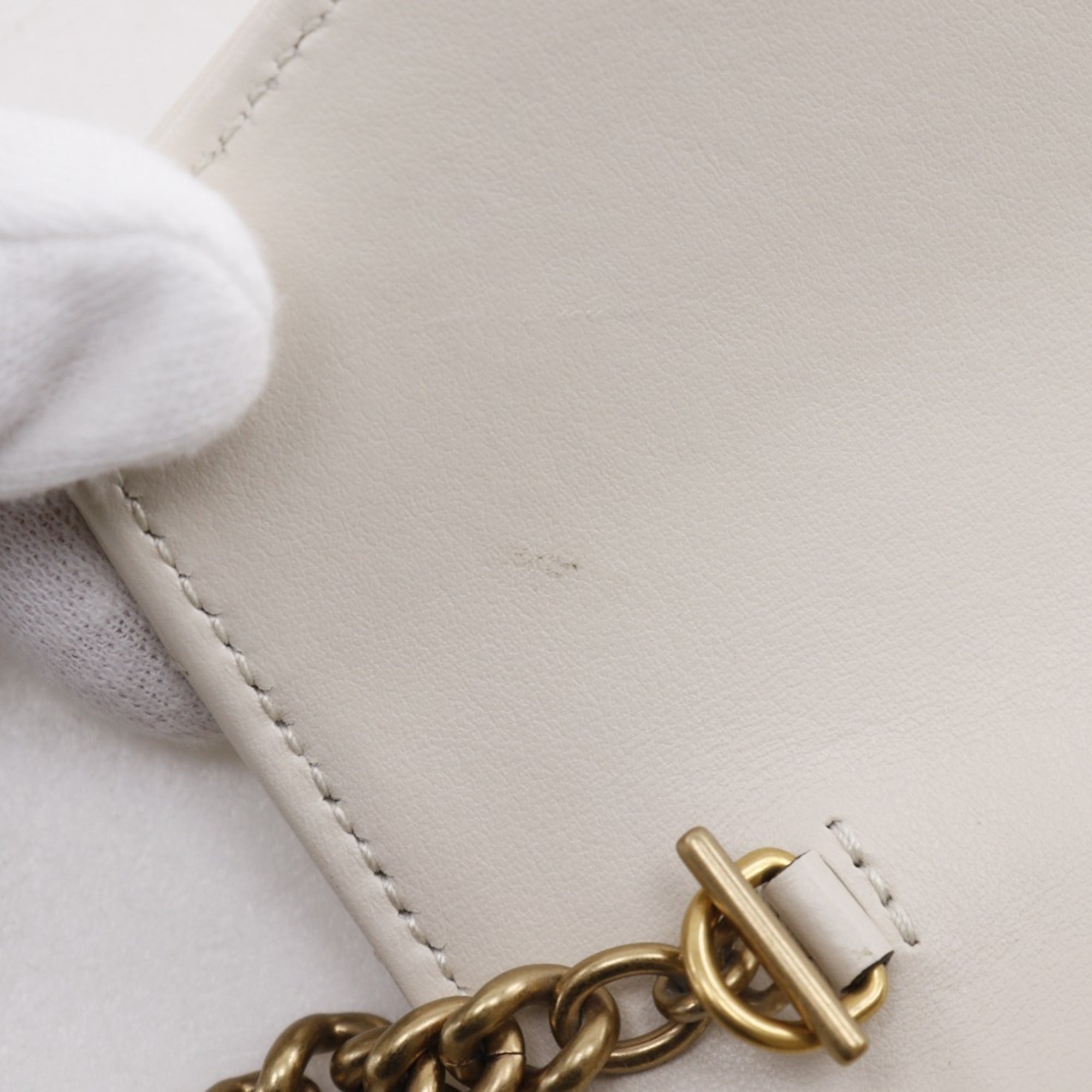 Gucci White Leather Chain/Shoulder Wallet (Pre-Owned)