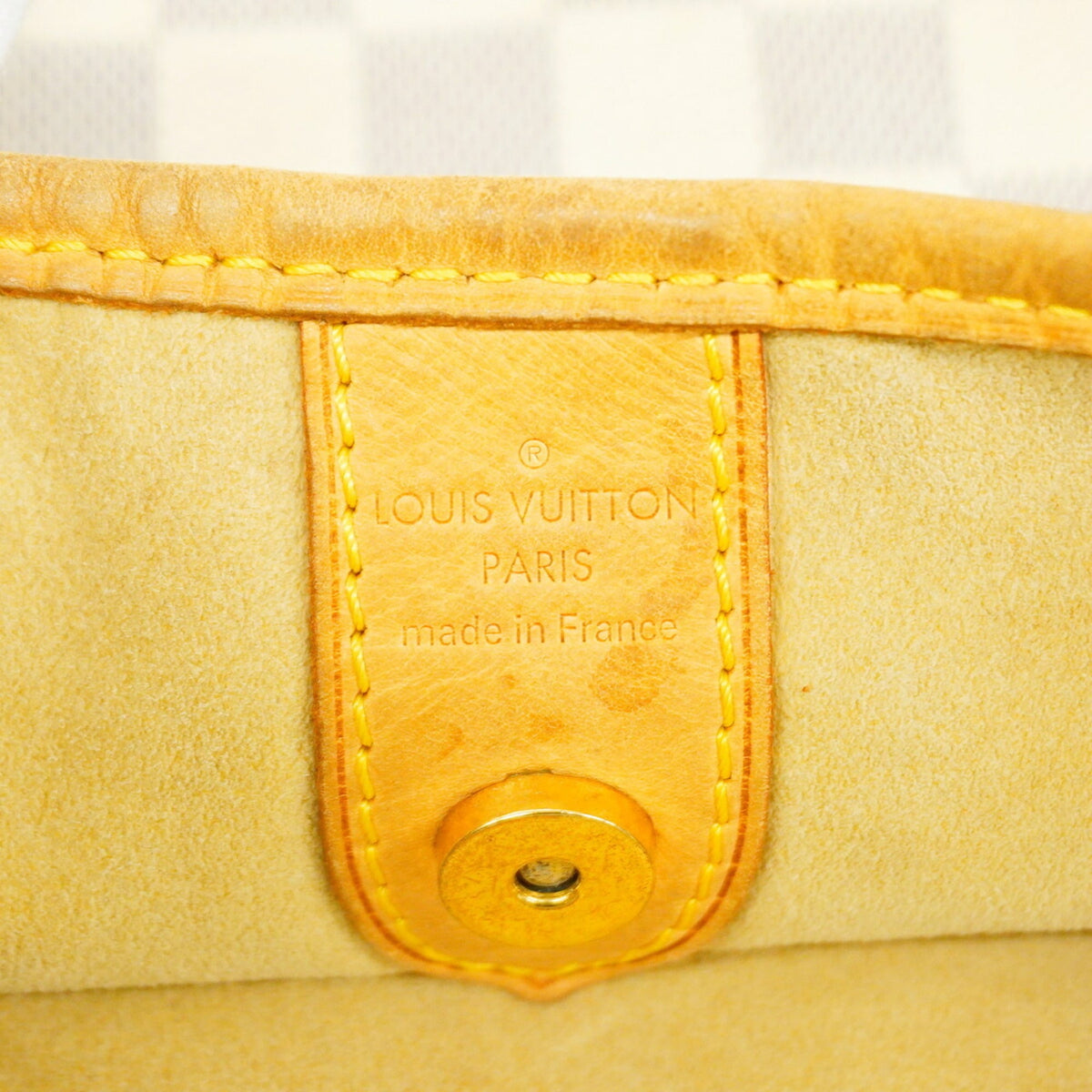 Louis Vuitton White Shoulder Bag (Pre-Owned)