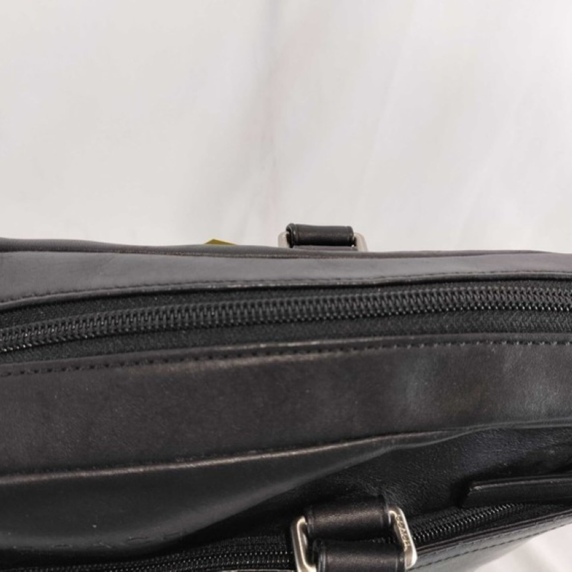 Coach Black Leather Handbag (Pre-Owned)