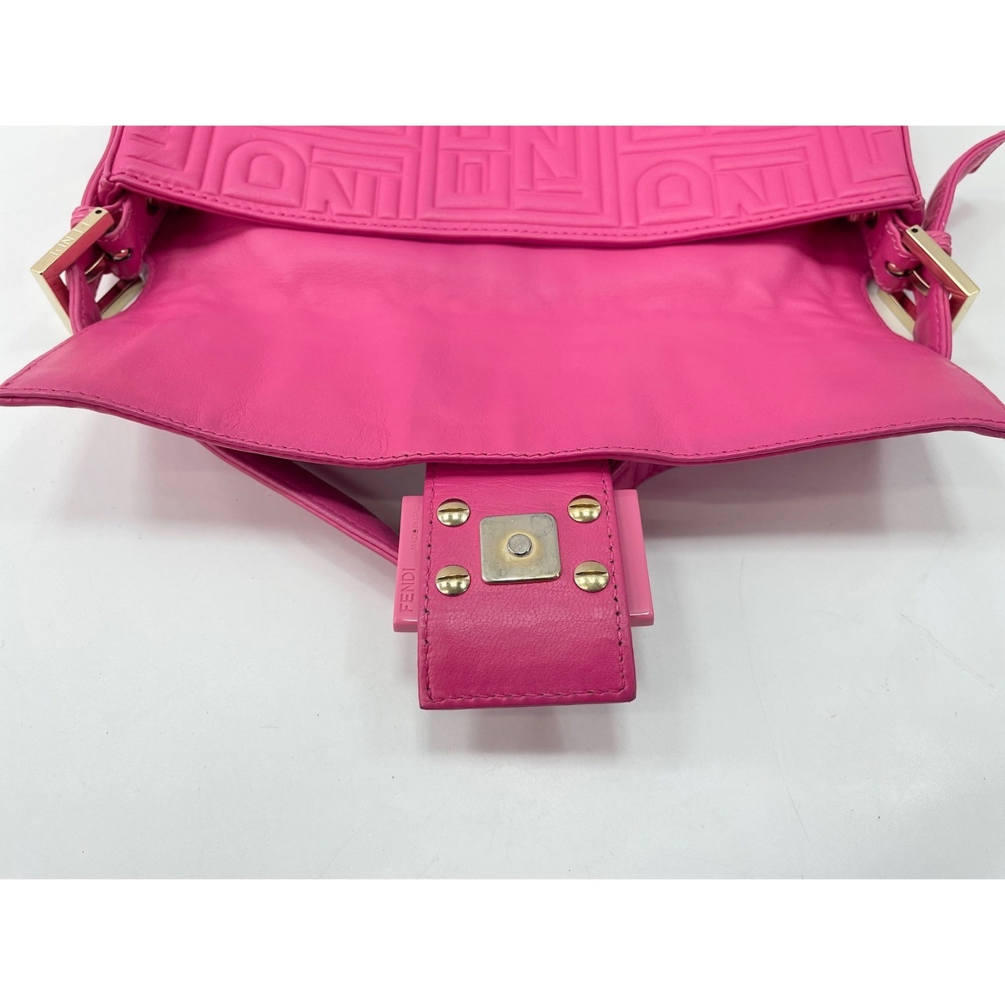 Fendi Pink Shoulder Bag (Pre-Owned)