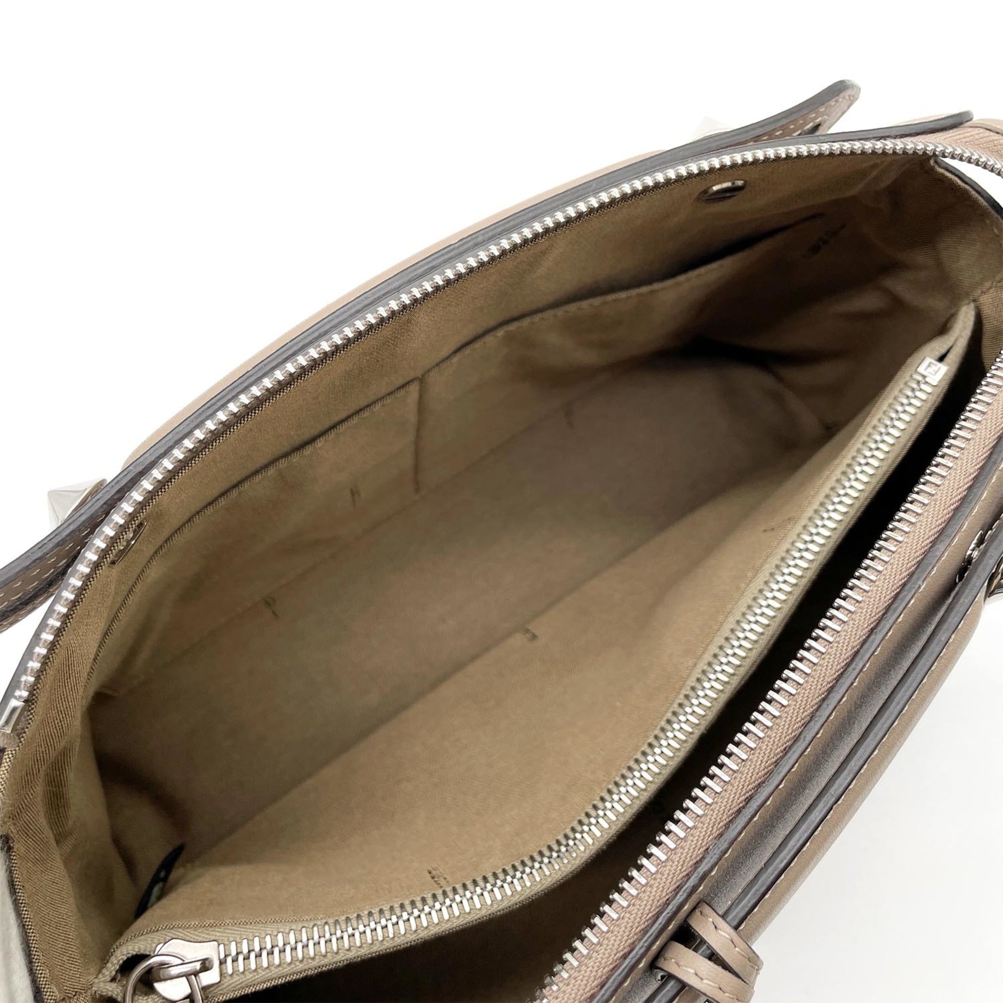 Fendi Beige Leather Shoulder Bag (Pre-Owned)
