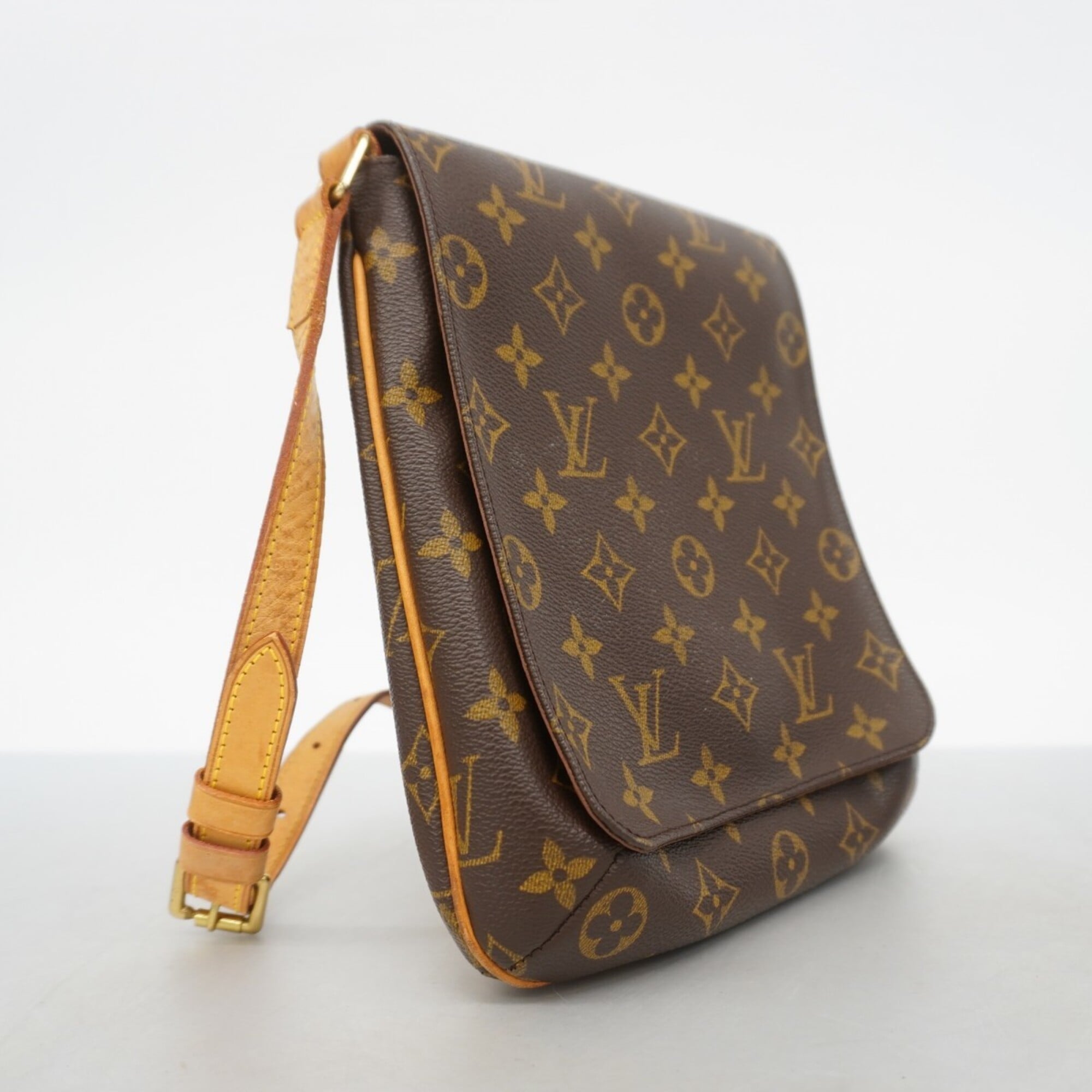 Louis Vuitton Brown Shoulder Bag (Pre-Owned)