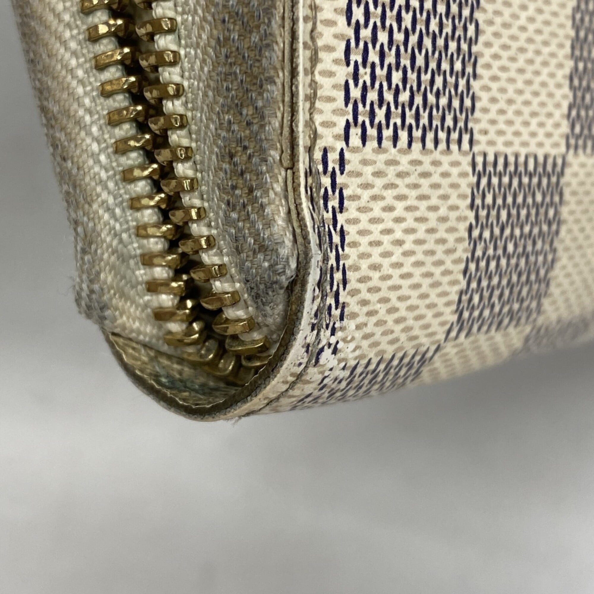 Louis Vuitton White Long Wallet (Bi-Fold) (Pre-Owned)
