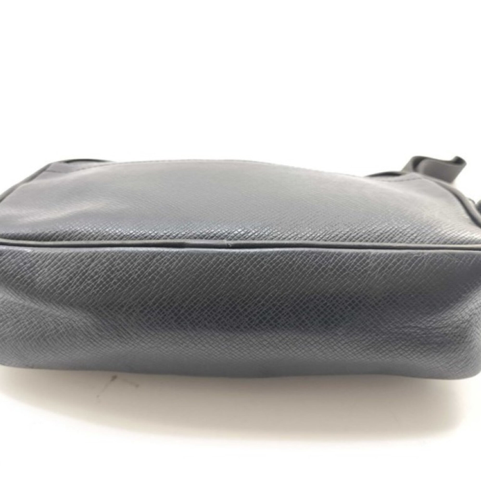 Louis Vuitton Taiga Ardoise Black Taiga Leather Handbag (Pre-Owned)