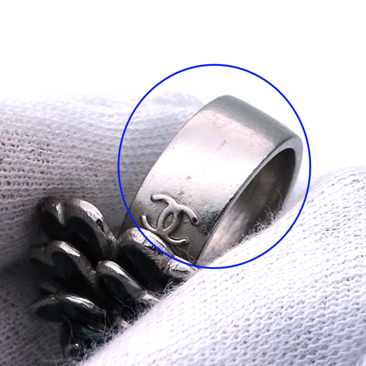 Chanel Silver Black (Pre-Owned)