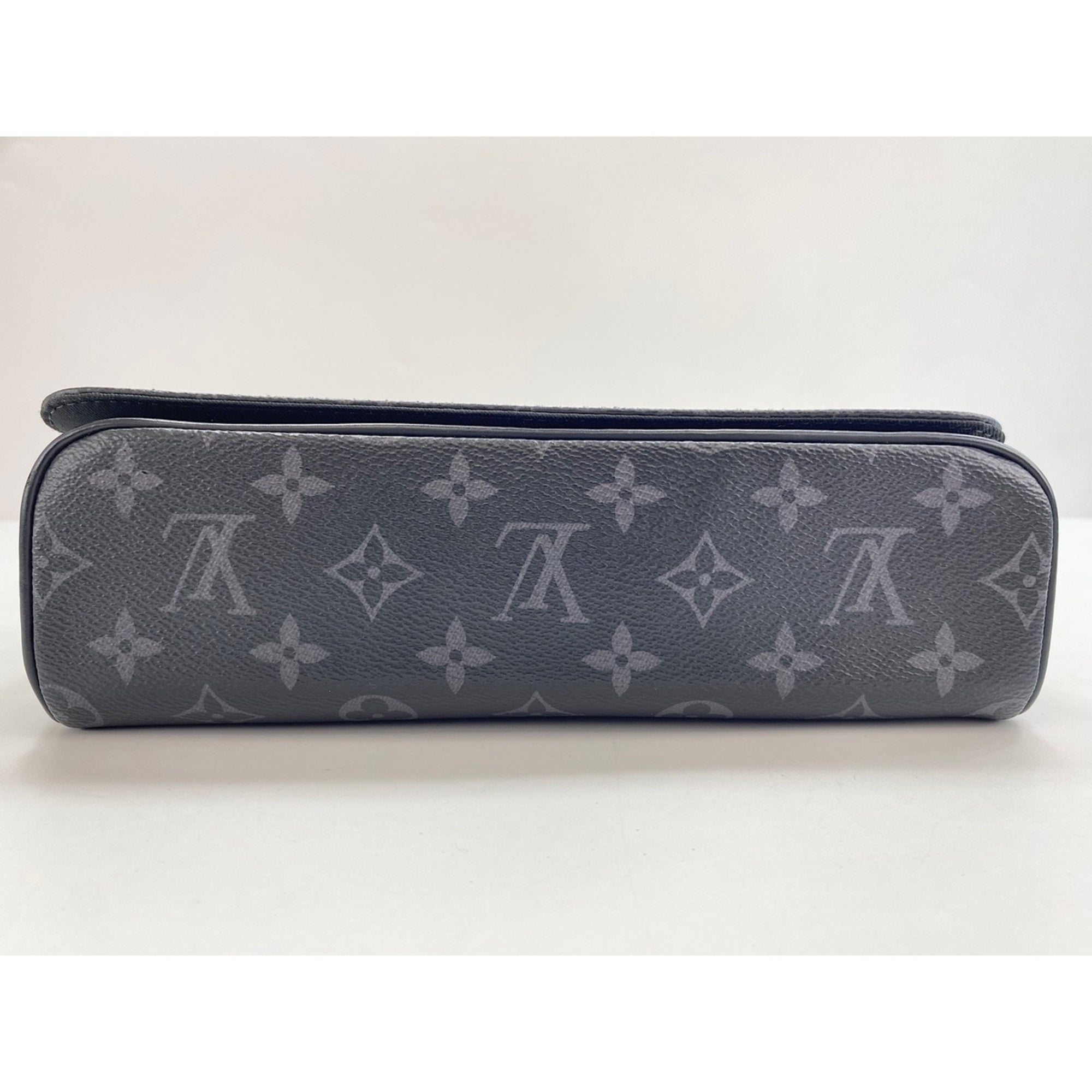 Louis Vuitton Black Shoulder Bag (Pre-Owned)