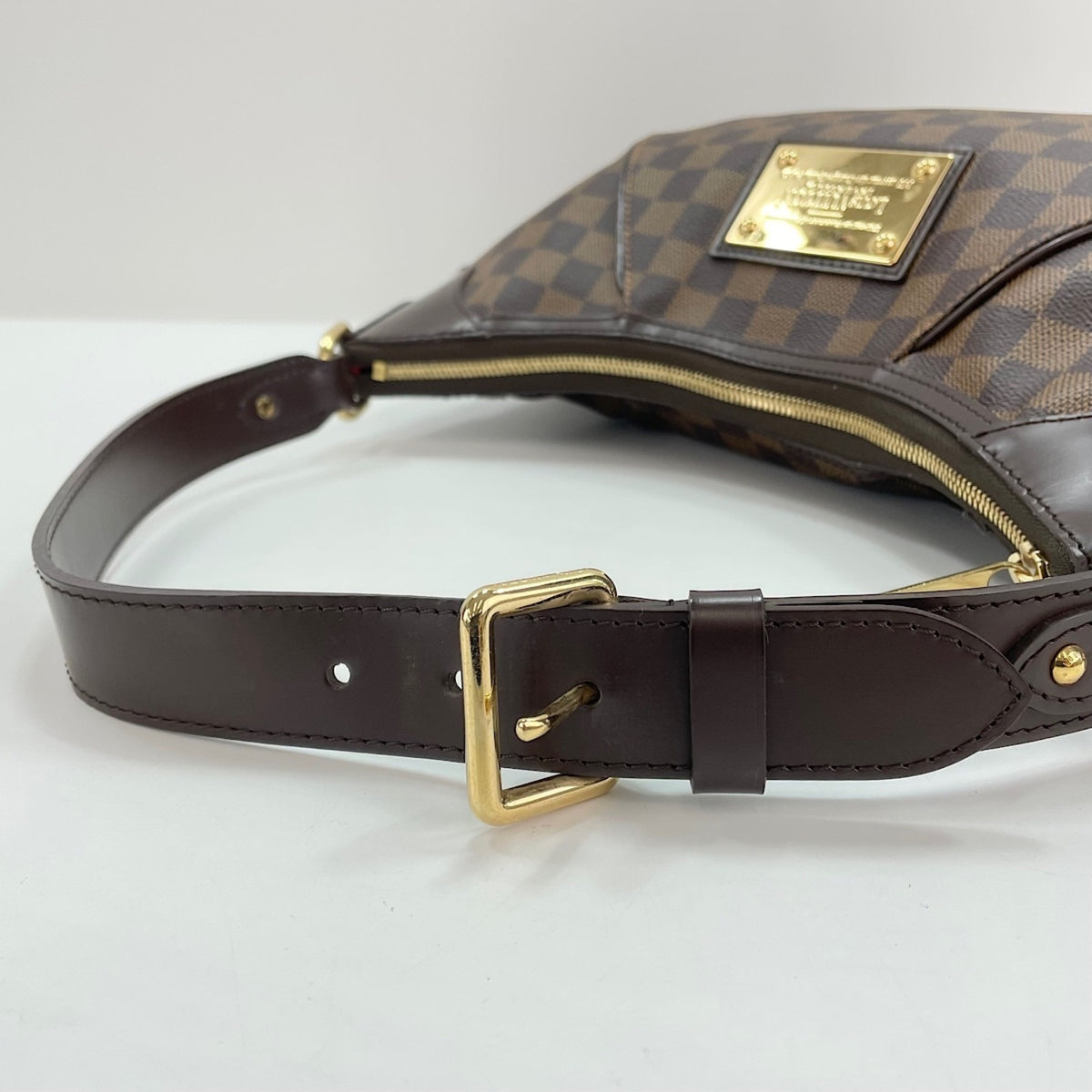 Louis Vuitton Brown Shoulder Bag (Pre-Owned)