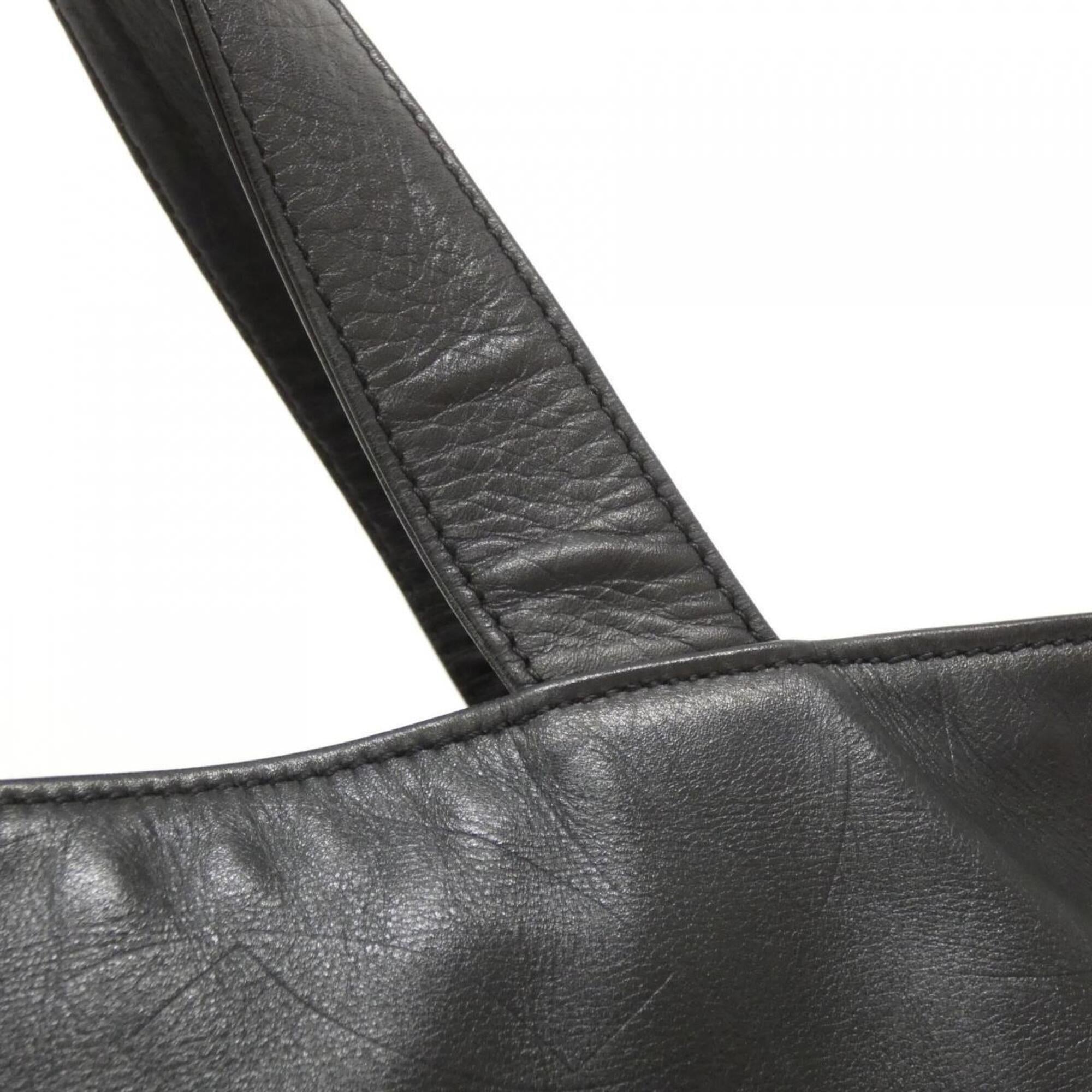 Chanel Black Leather Handbag (Pre-Owned)