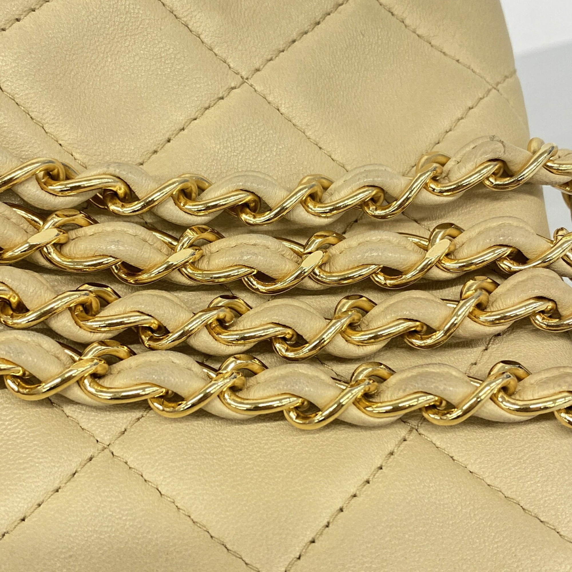 Chanel Beige Leather Shoulder Bag (Pre-Owned)