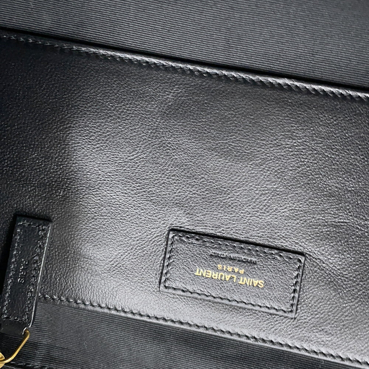 Yves Saint Laurent Gold Leather Shoulder Bag (Pre-Owned)