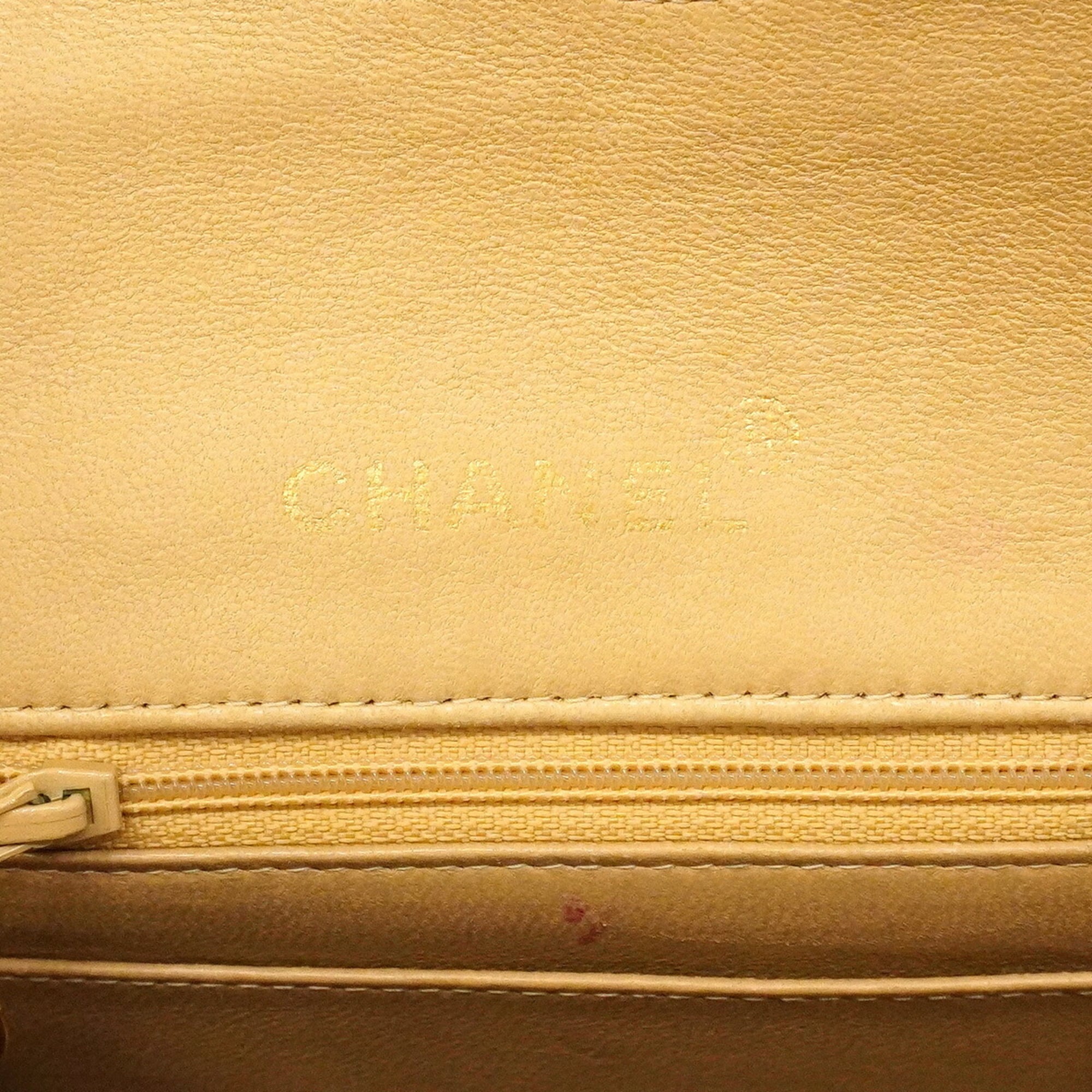 Chanel Beige Leather Shoulder Bag (Pre-Owned)