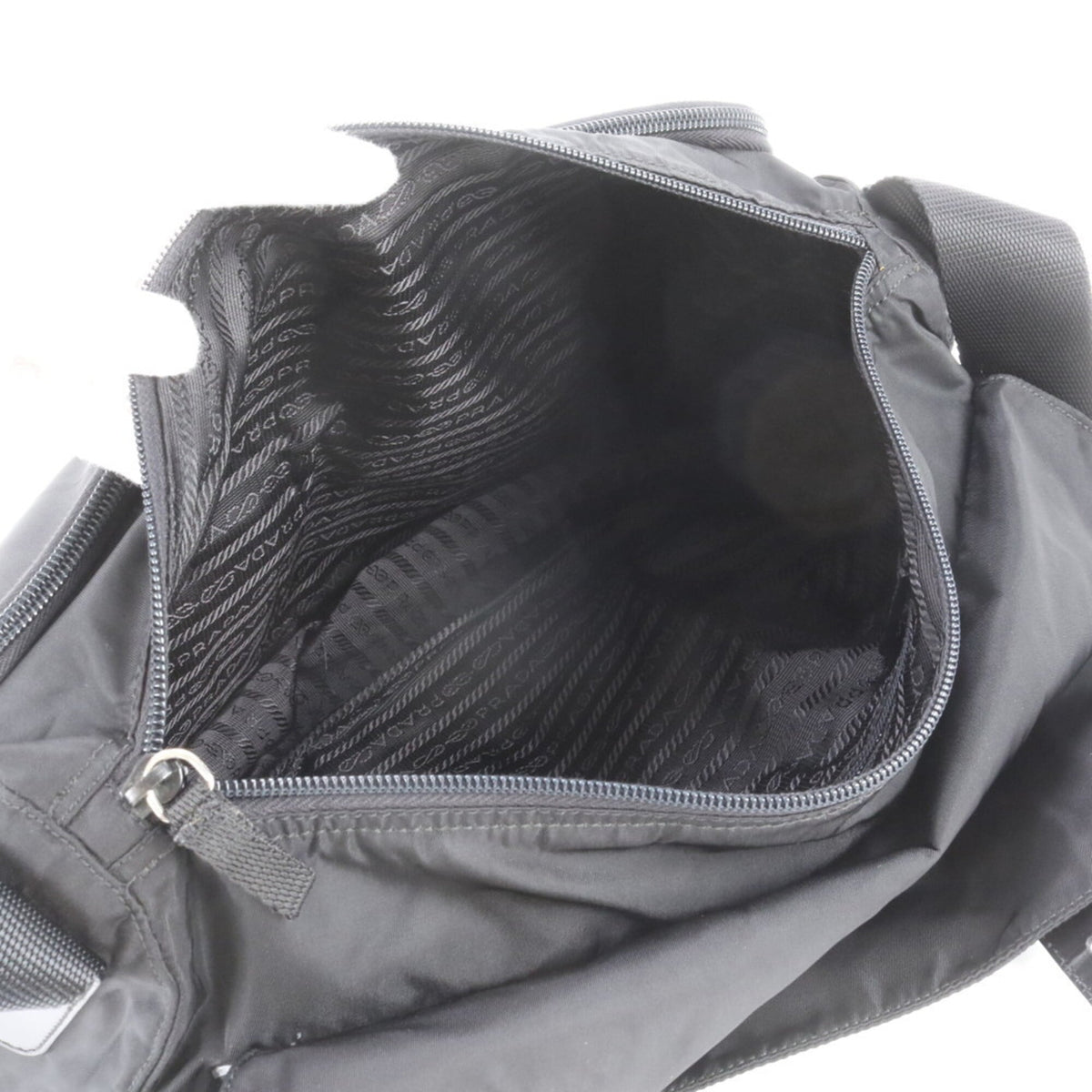 Prada Black Leather Nylon Messenger Bag Shoulder Bag (Pre-Owned)