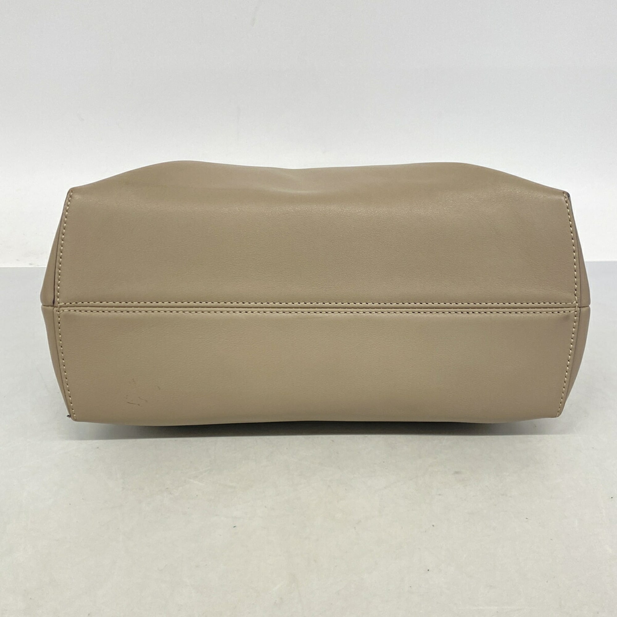 Fendi Beige Leather Handbag (Pre-Owned)