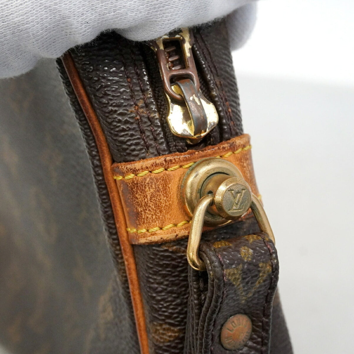 Louis Vuitton Brown Clutch Bag (Pre-Owned)