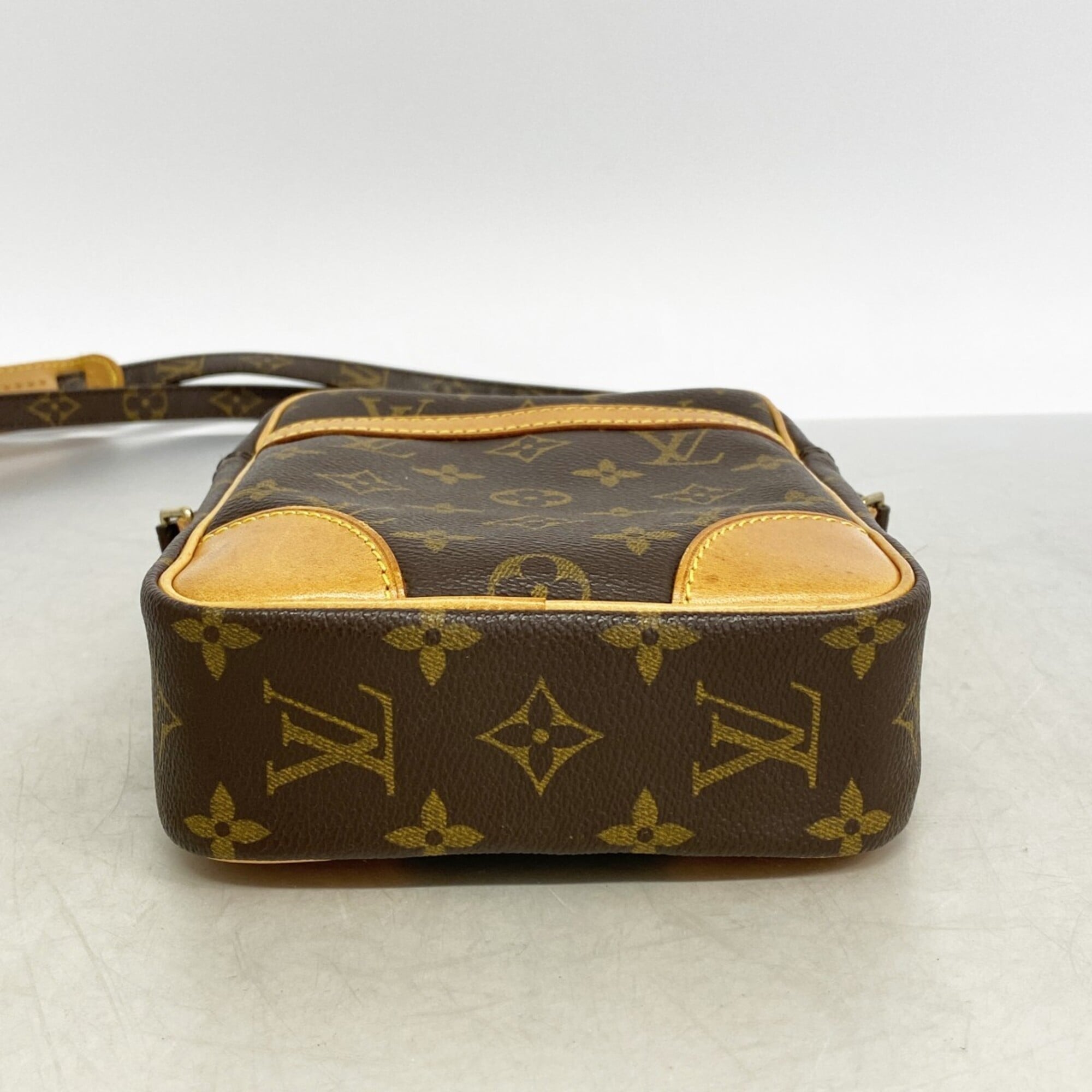Louis Vuitton Brown Shoulder Bag (Pre-Owned)