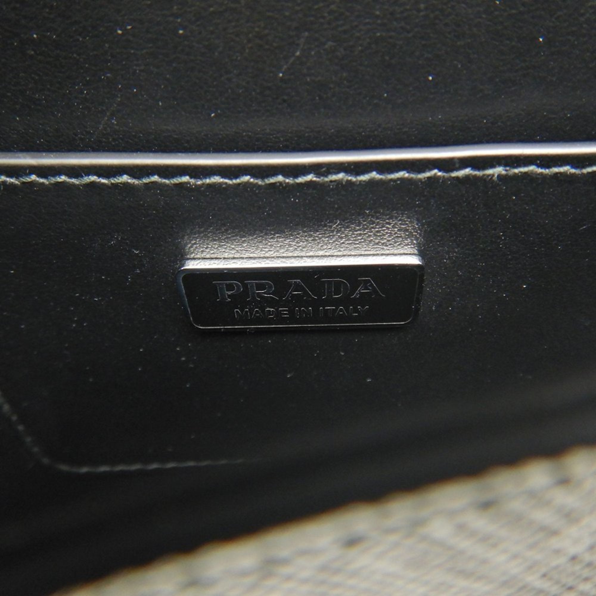 Prada Nero Leather Shoulder Bag (Pre-Owned)