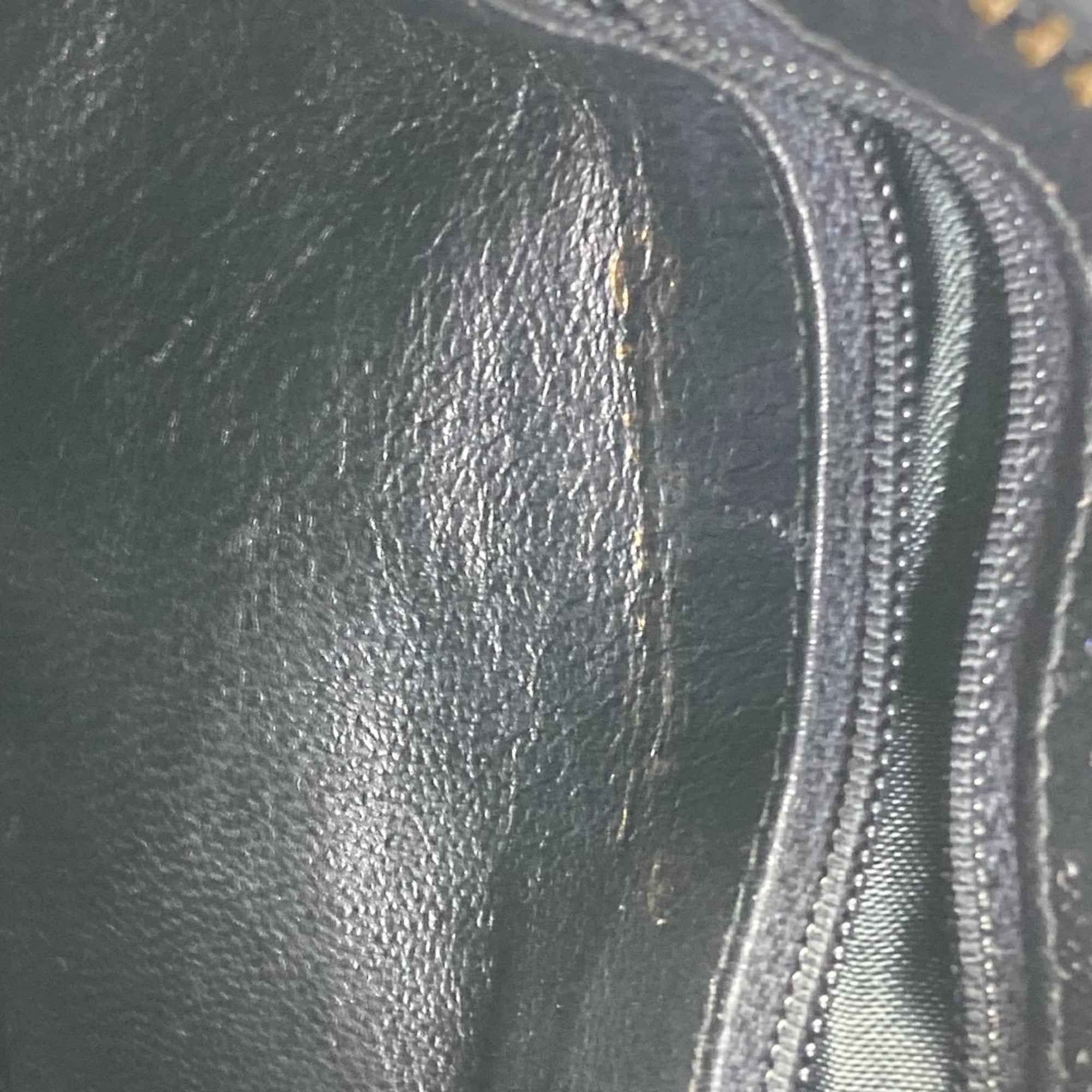 Chanel Black Leather Pochette Shoulder Bag (Pre-Owned)
