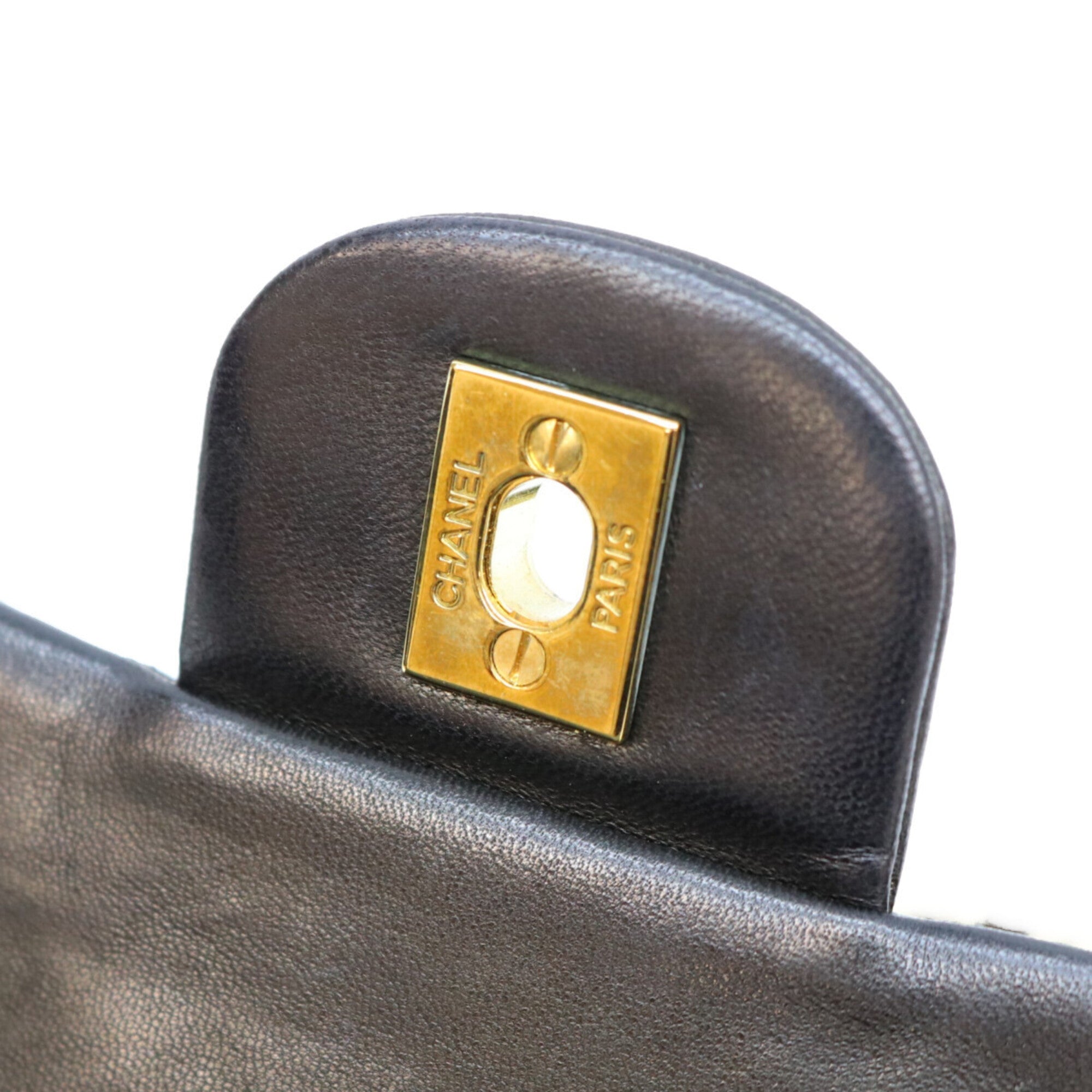 Chanel Black Leather Shoulder Bag (Pre-Owned)