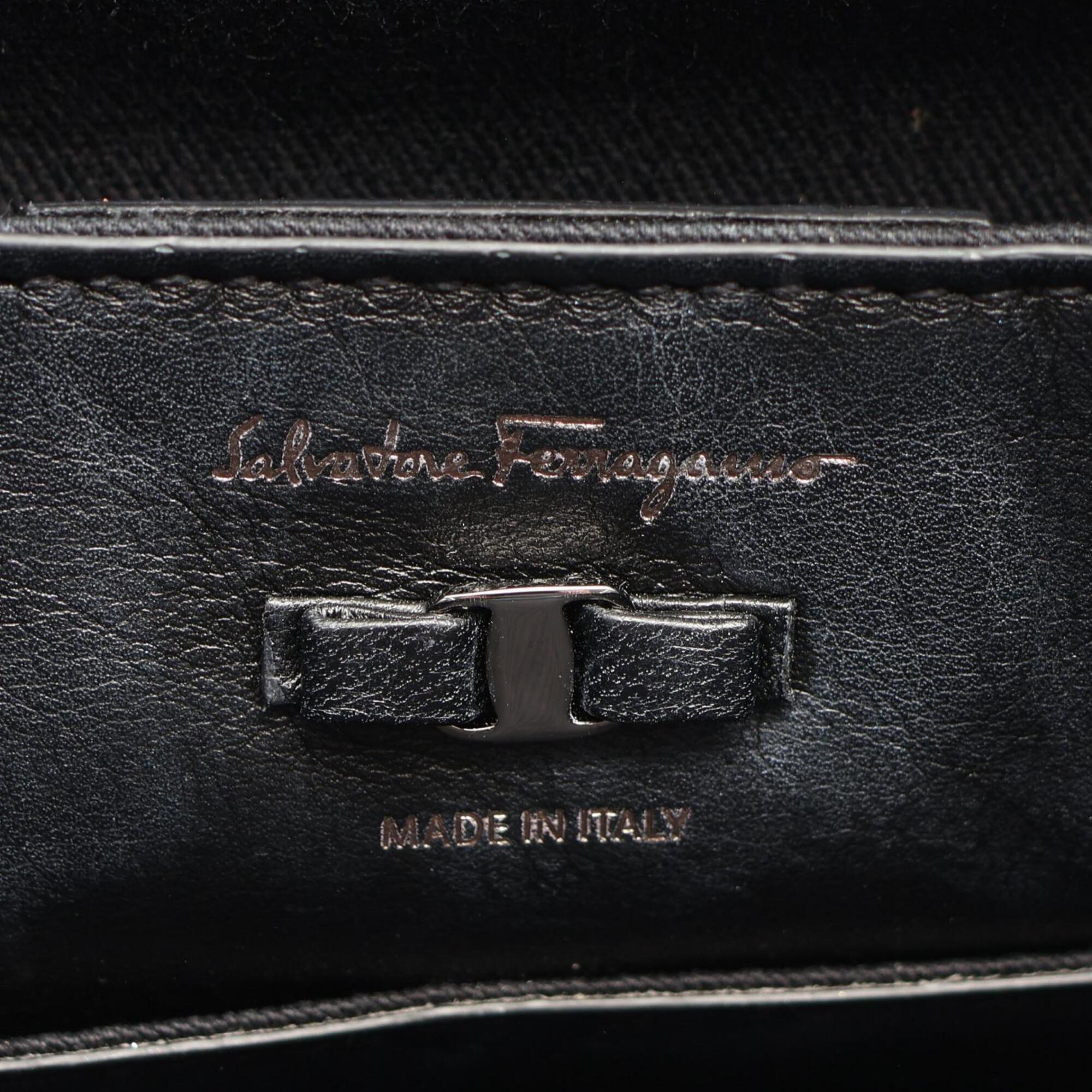 Salvatore Ferragamo Black Leather Handbag Shoulder Bag (Pre-Owned)