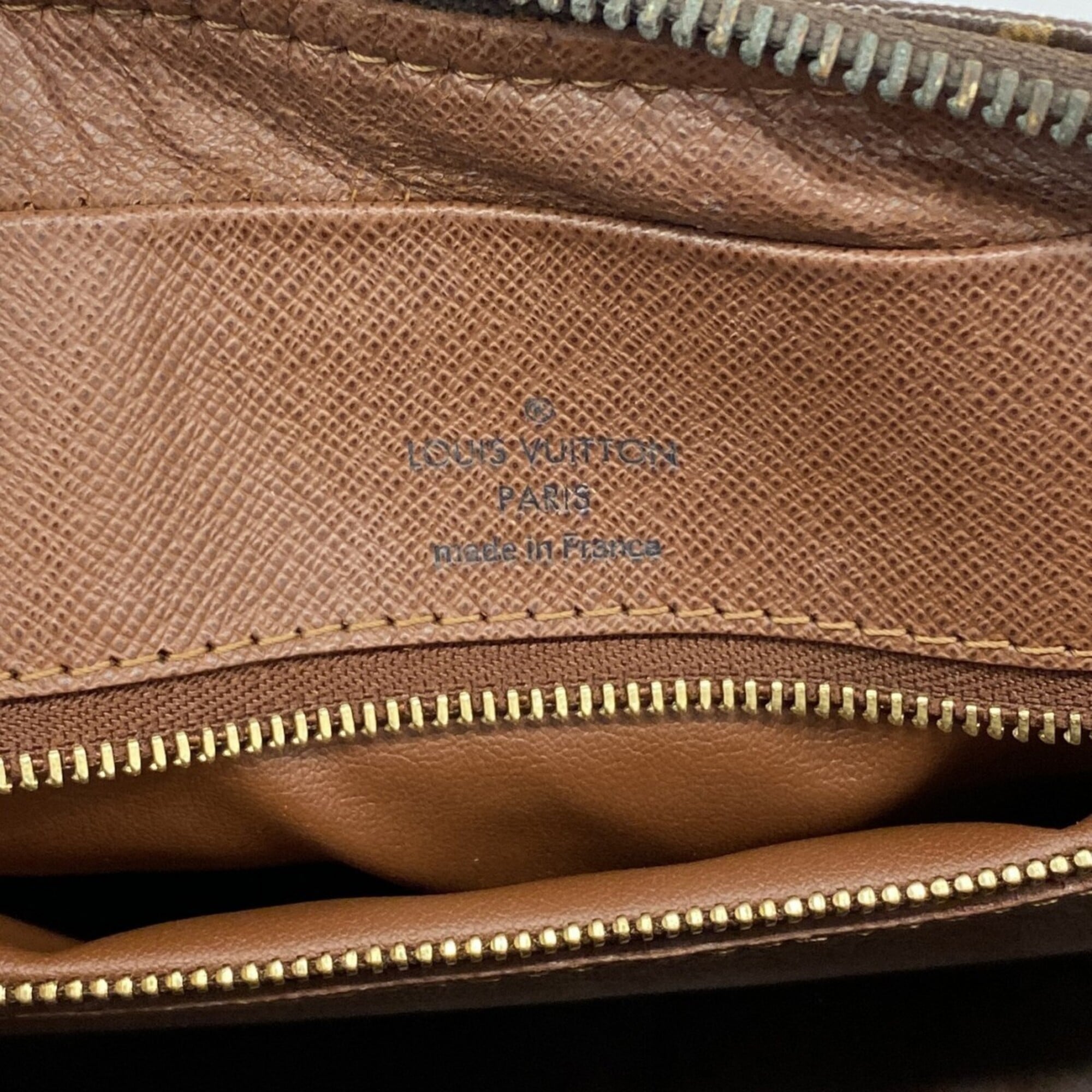Louis Vuitton Brown Shoulder Bag (Pre-Owned)