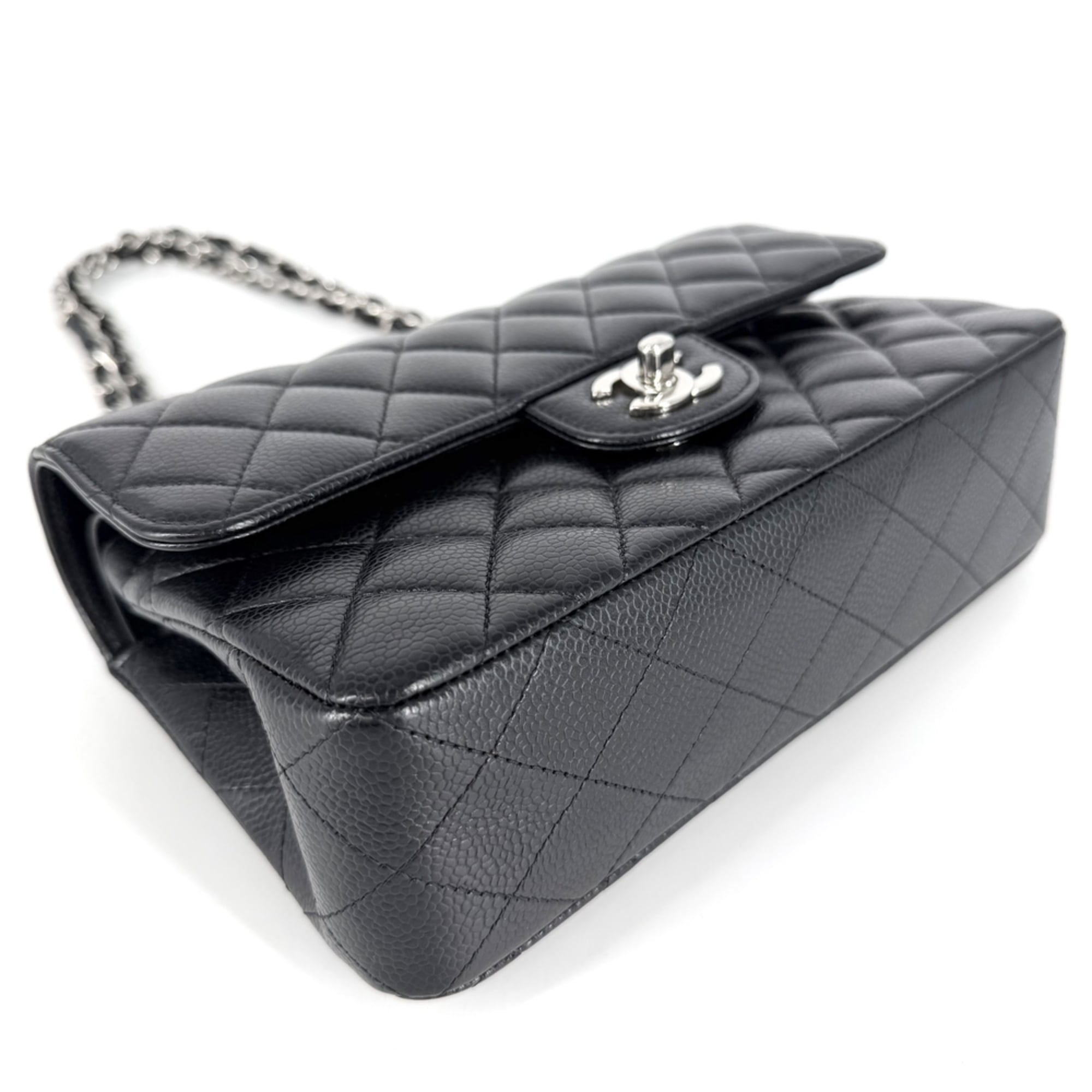 Chanel Black White Grained Calfskin Shoulder Bag (Pre-Owned)