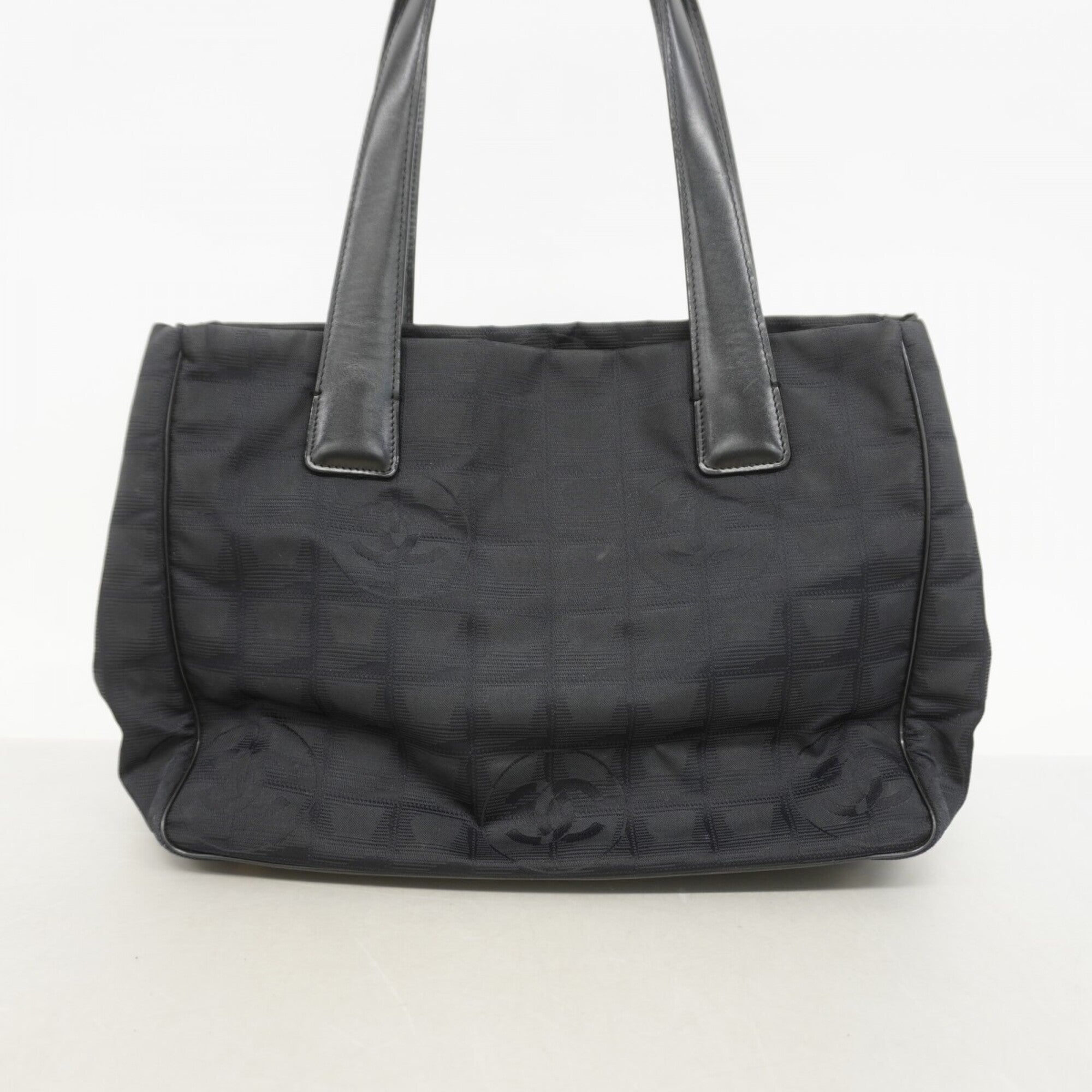 Chanel Black Nylon Tote Bag (Pre-Owned)