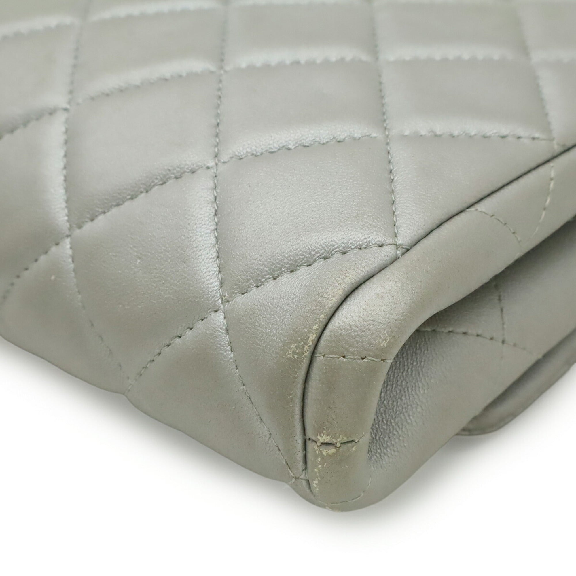 Chanel Silver Leather Shoulder Bag (Pre-Owned)
