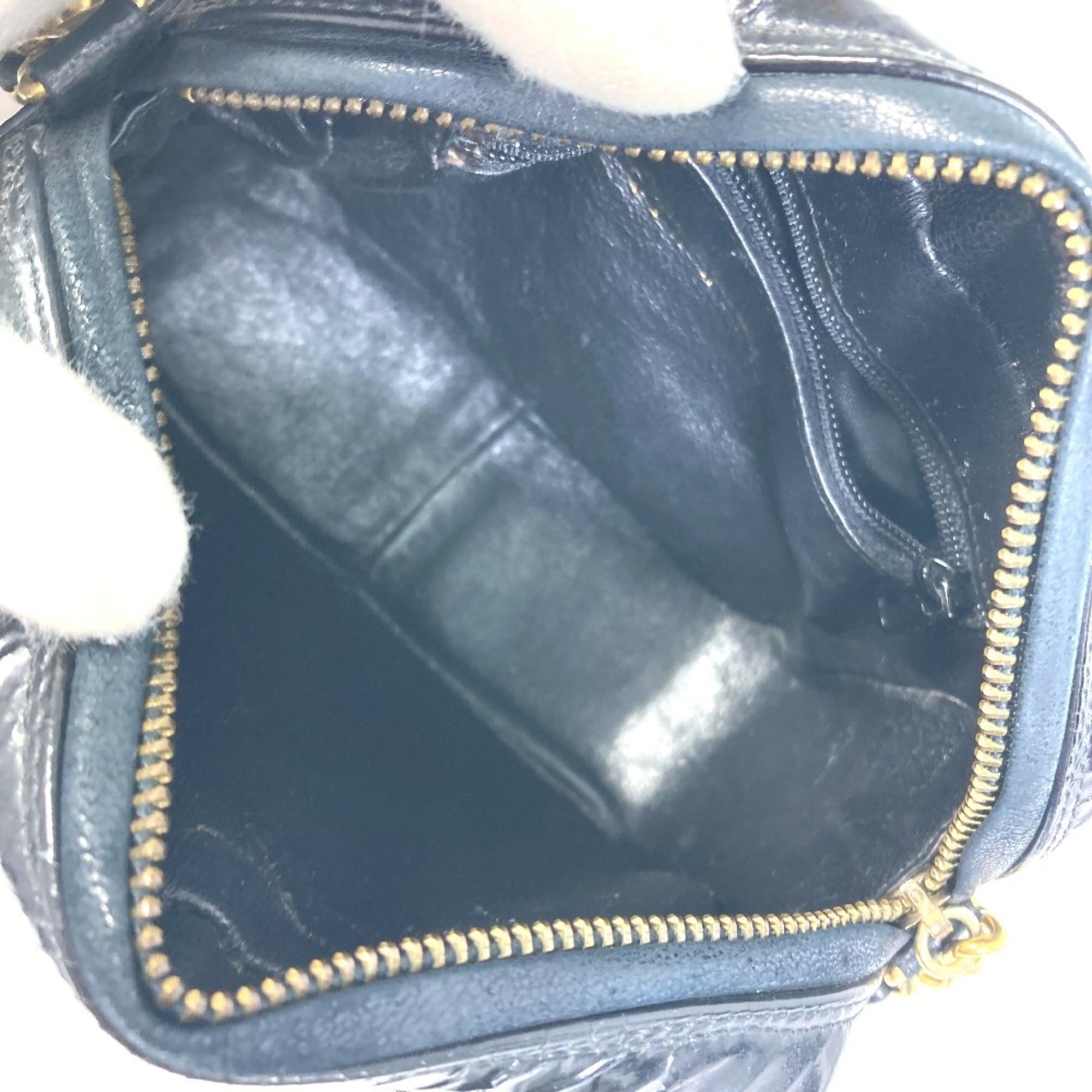Chanel Black Leather Pochette Shoulder Bag (Pre-Owned)