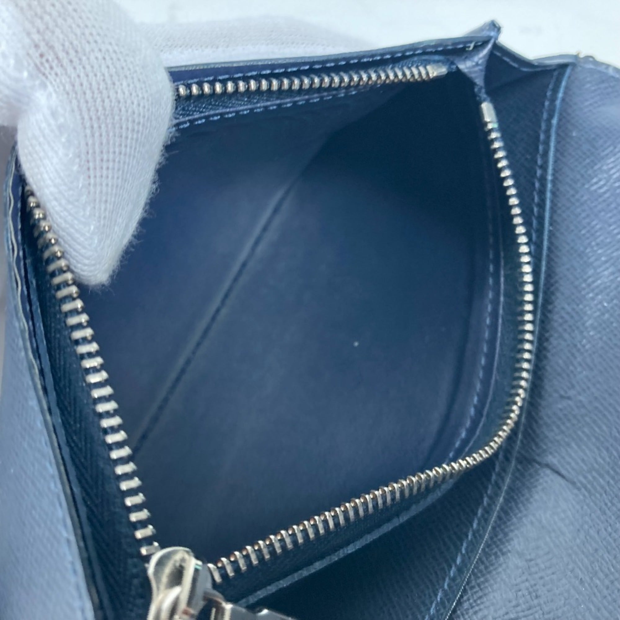 Louis Vuitton Navy Taiga Leather Long Wallet (Bi-Fold) (Pre-Owned)