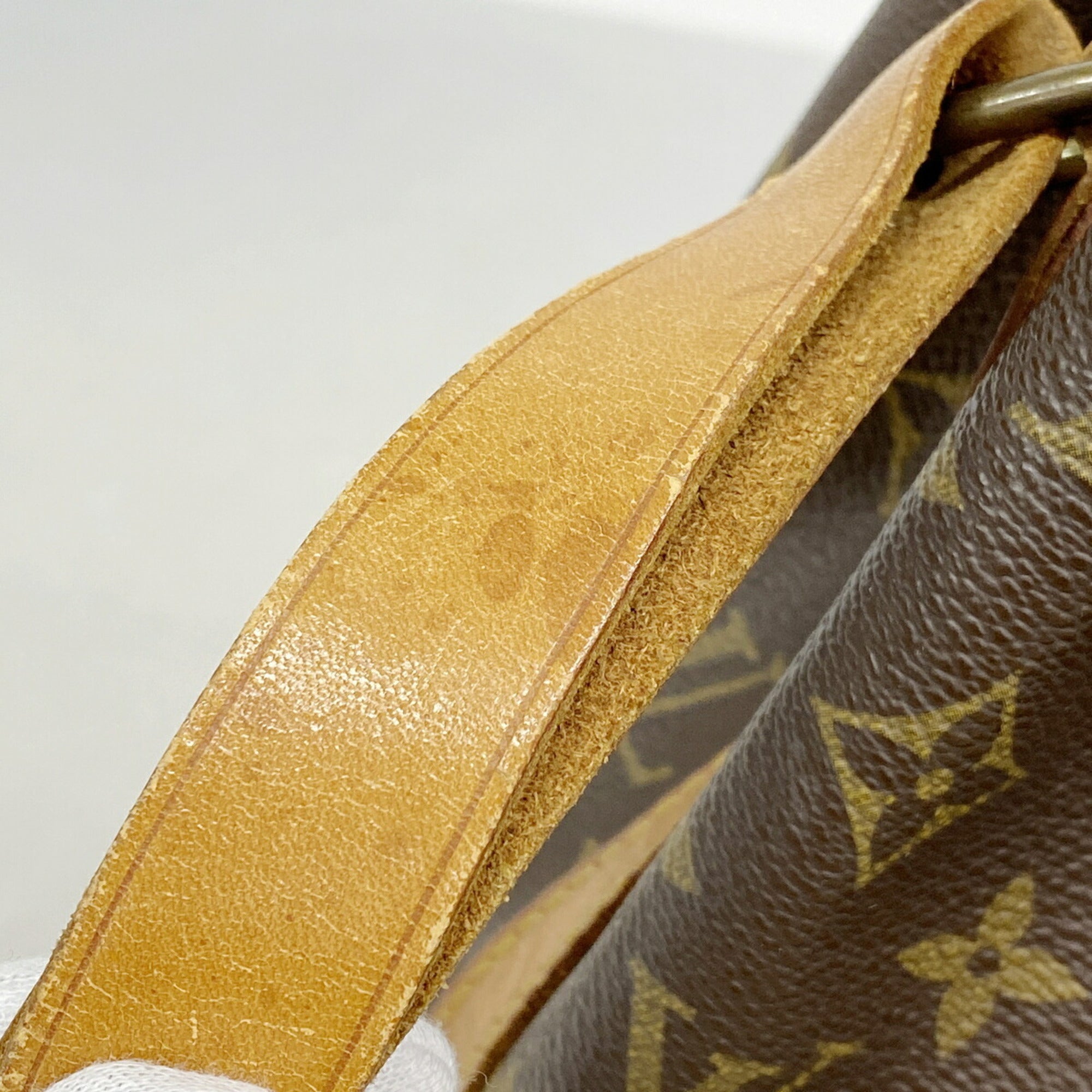 Louis Vuitton Brown Shoulder Bag (Pre-Owned)