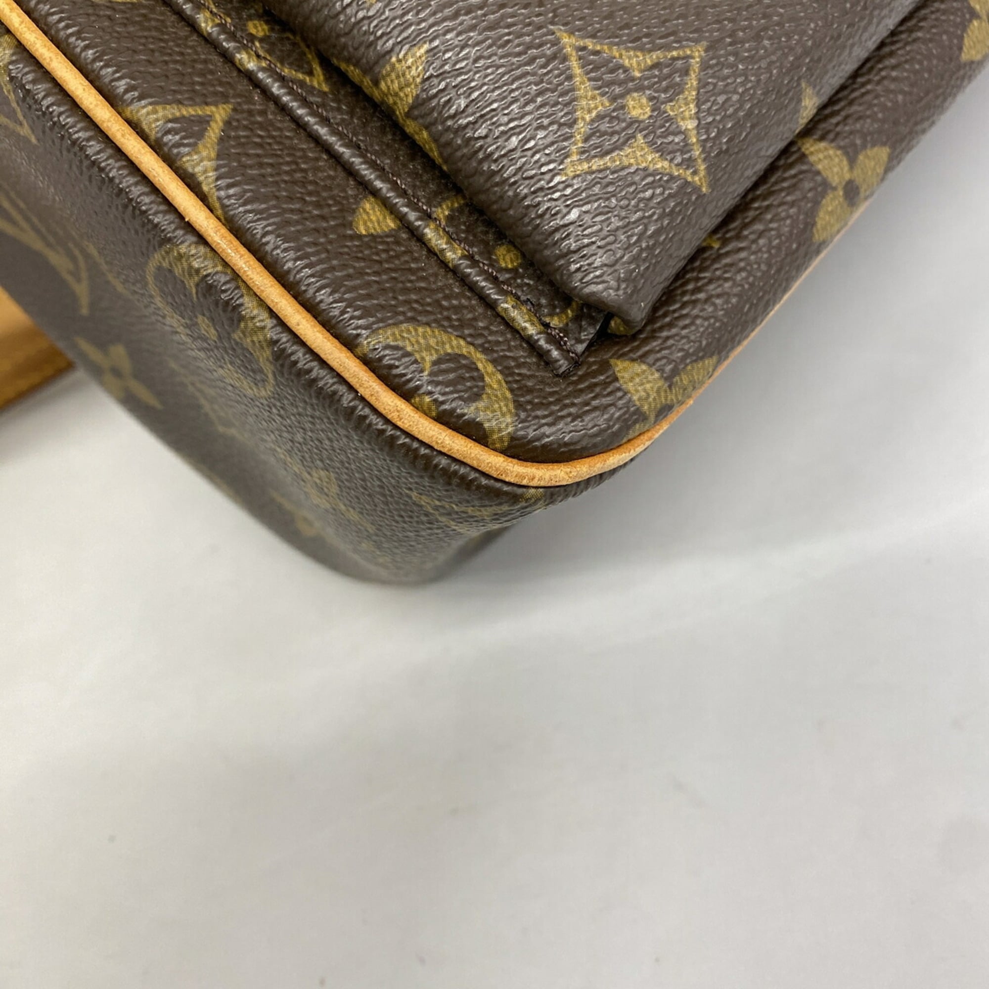 Louis Vuitton Brown Shoulder Bag (Pre-Owned)
