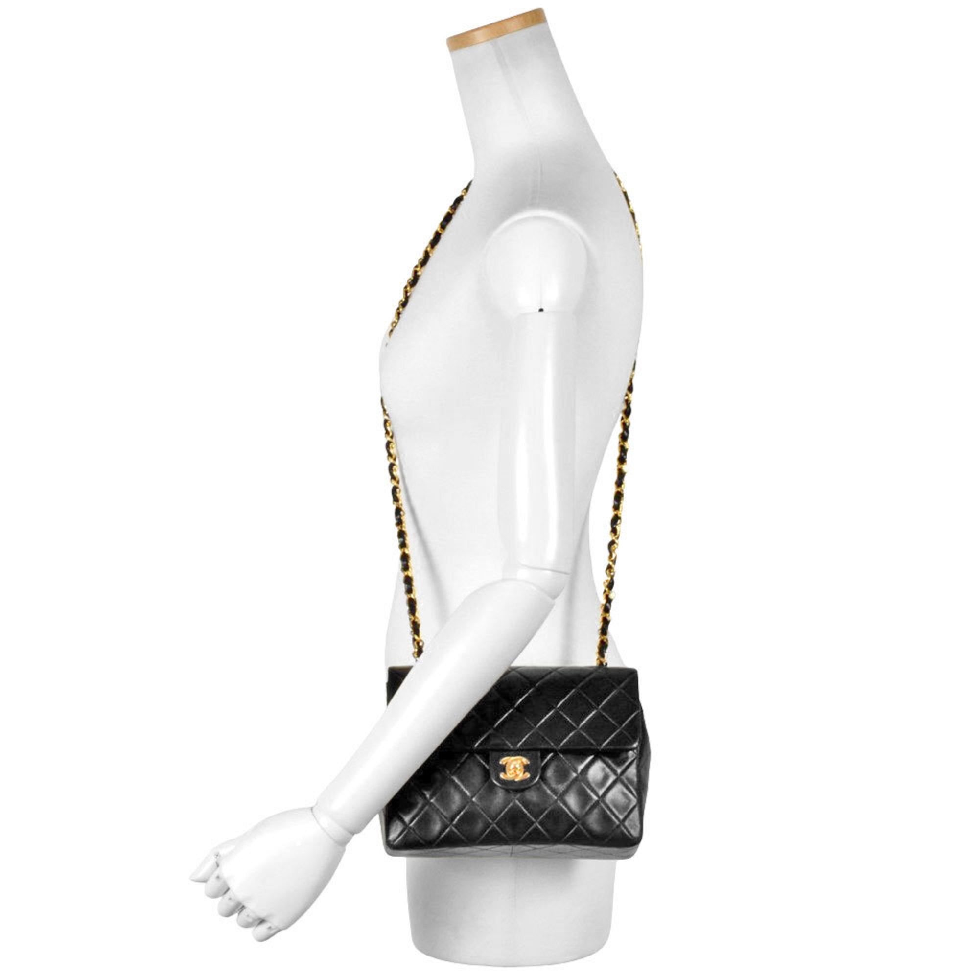 Chanel Black Leather Shoulder Bag (Pre-Owned)