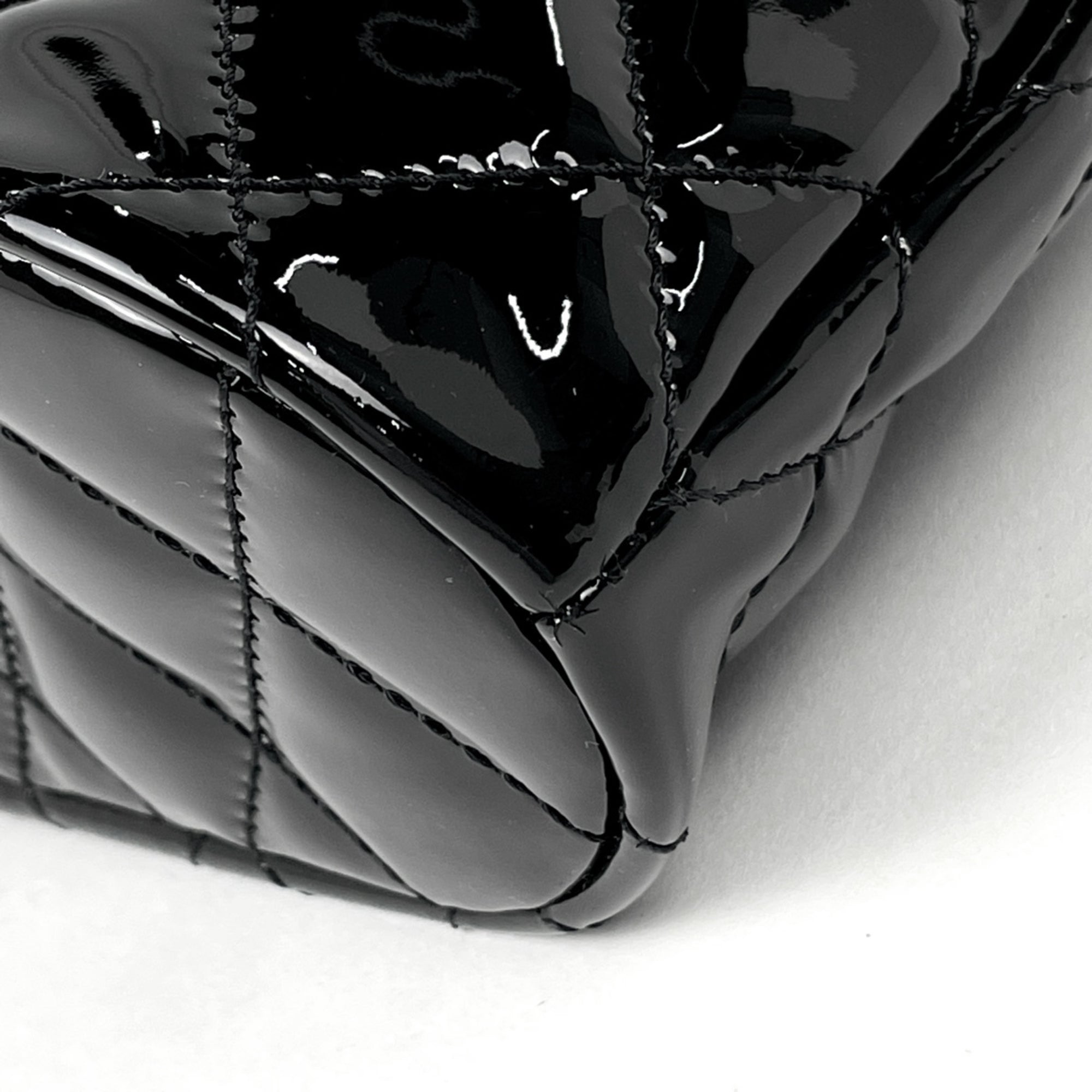 Chanel Black Patent Leather Handbag (Pre-Owned)