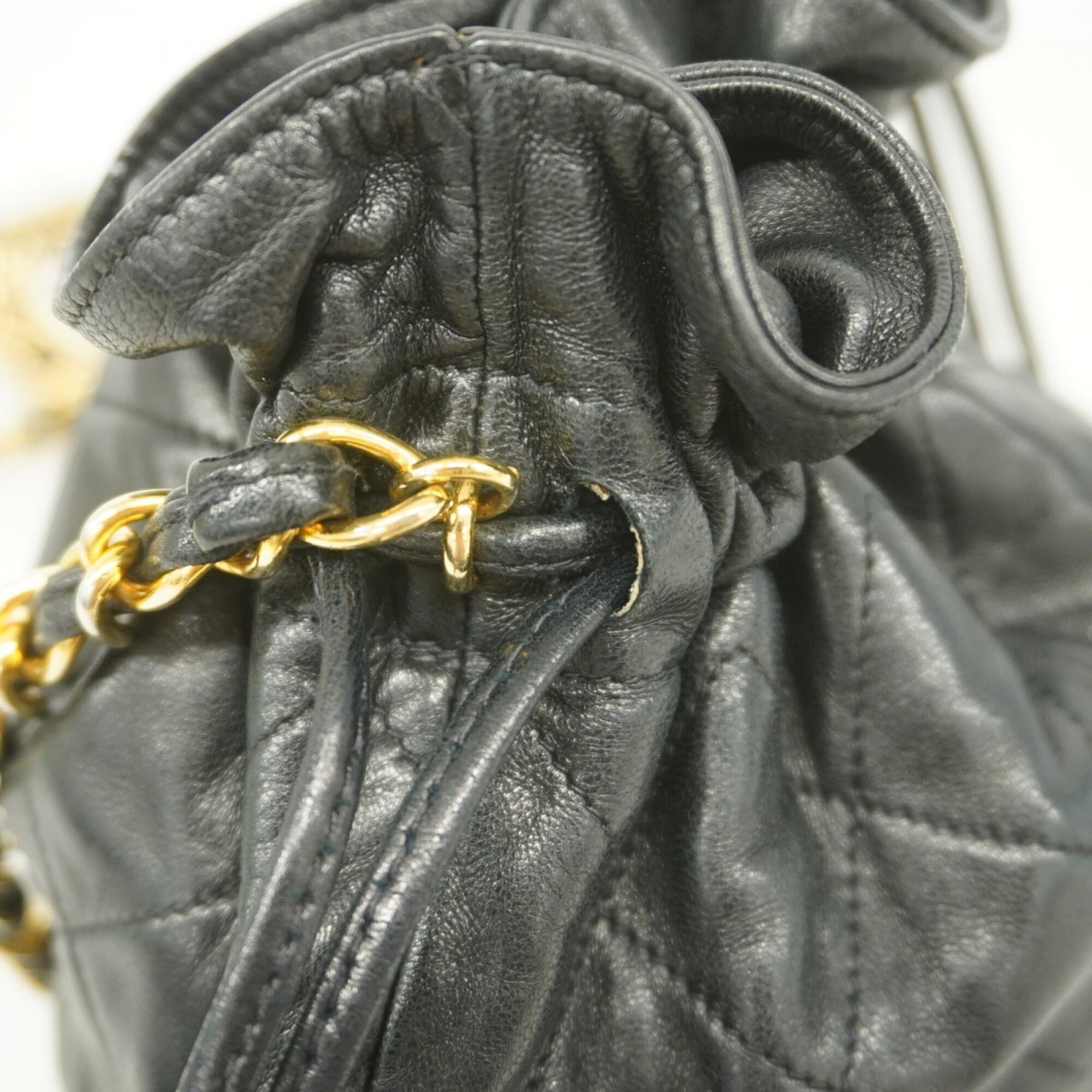 Chanel Black Leather Shoulder Bag (Pre-Owned)