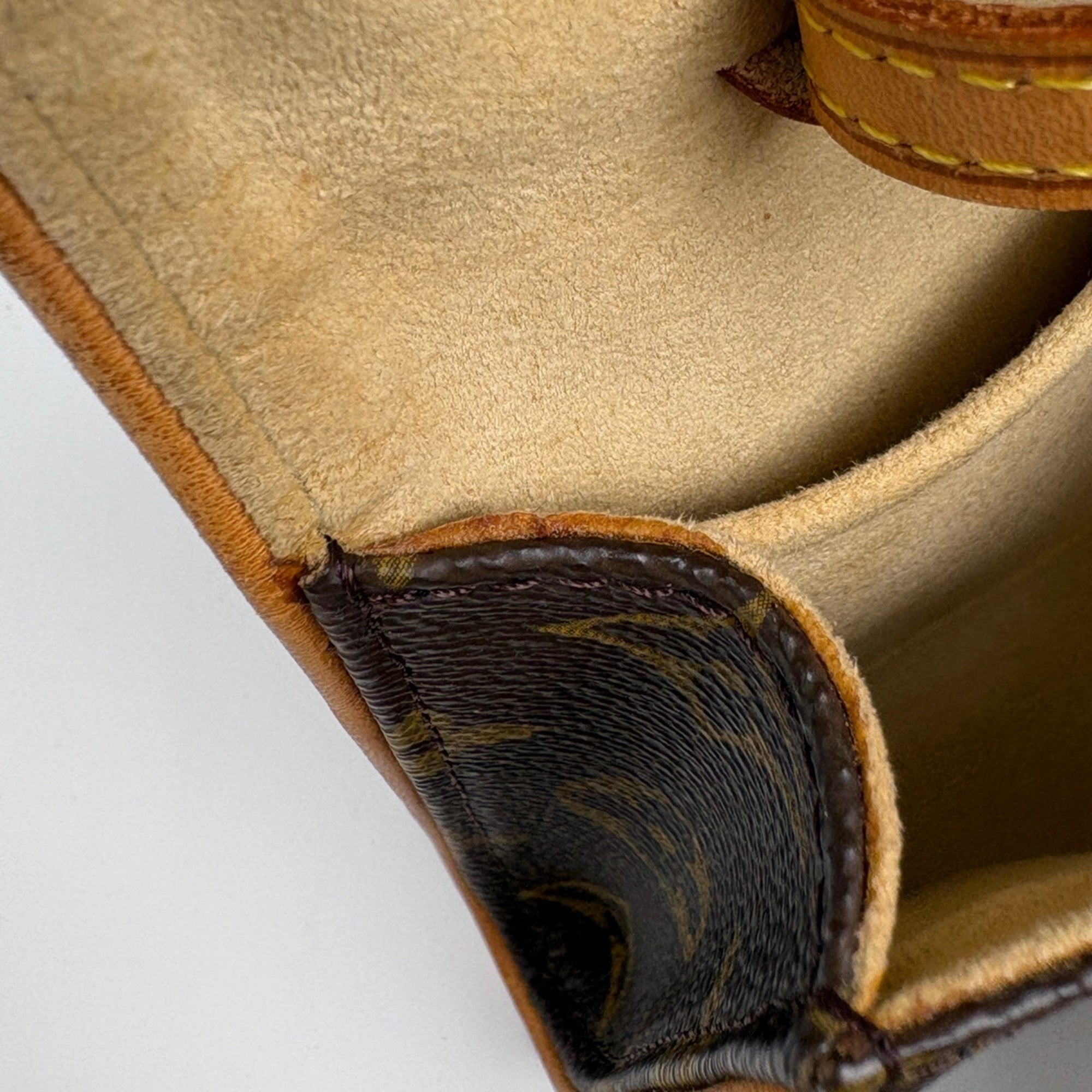 Louis Vuitton Brown Monogram Monogram Clutch Bag Pochette Shoulder Bag (Pre-Owned)