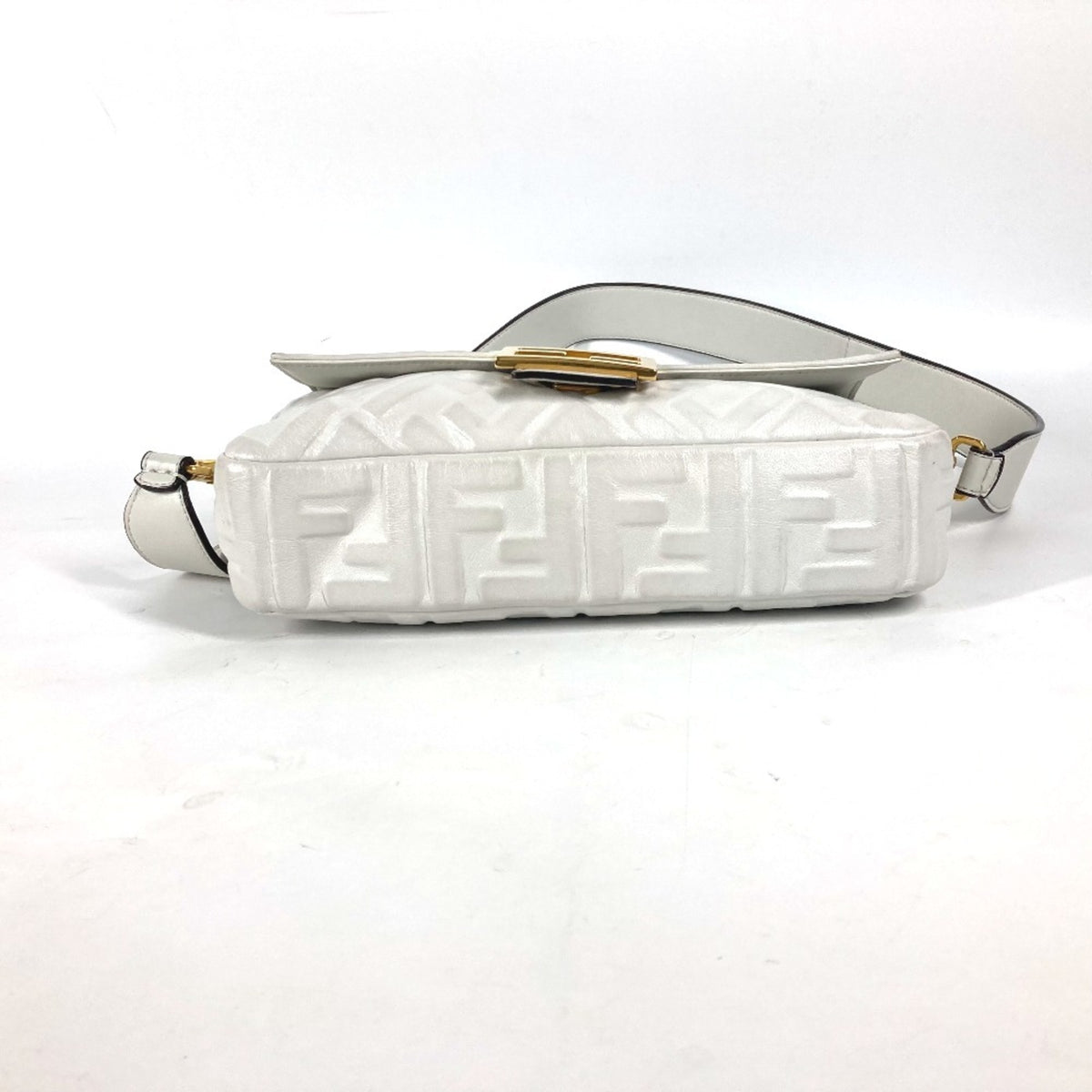 Fendi White Leather Shoulder Bag (Pre-Owned)