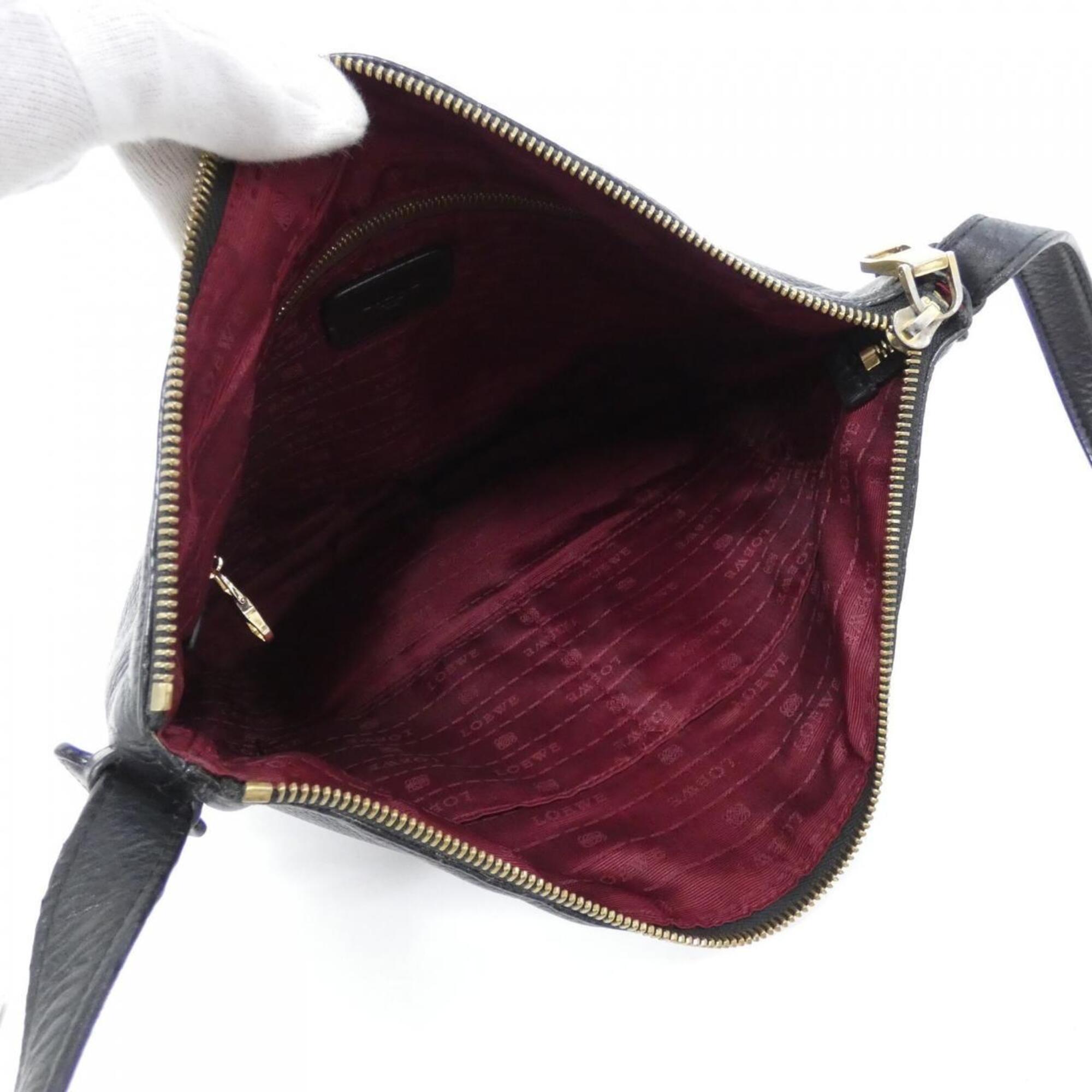 Loewe Black Leather Shoulder Bag (Pre-Owned)