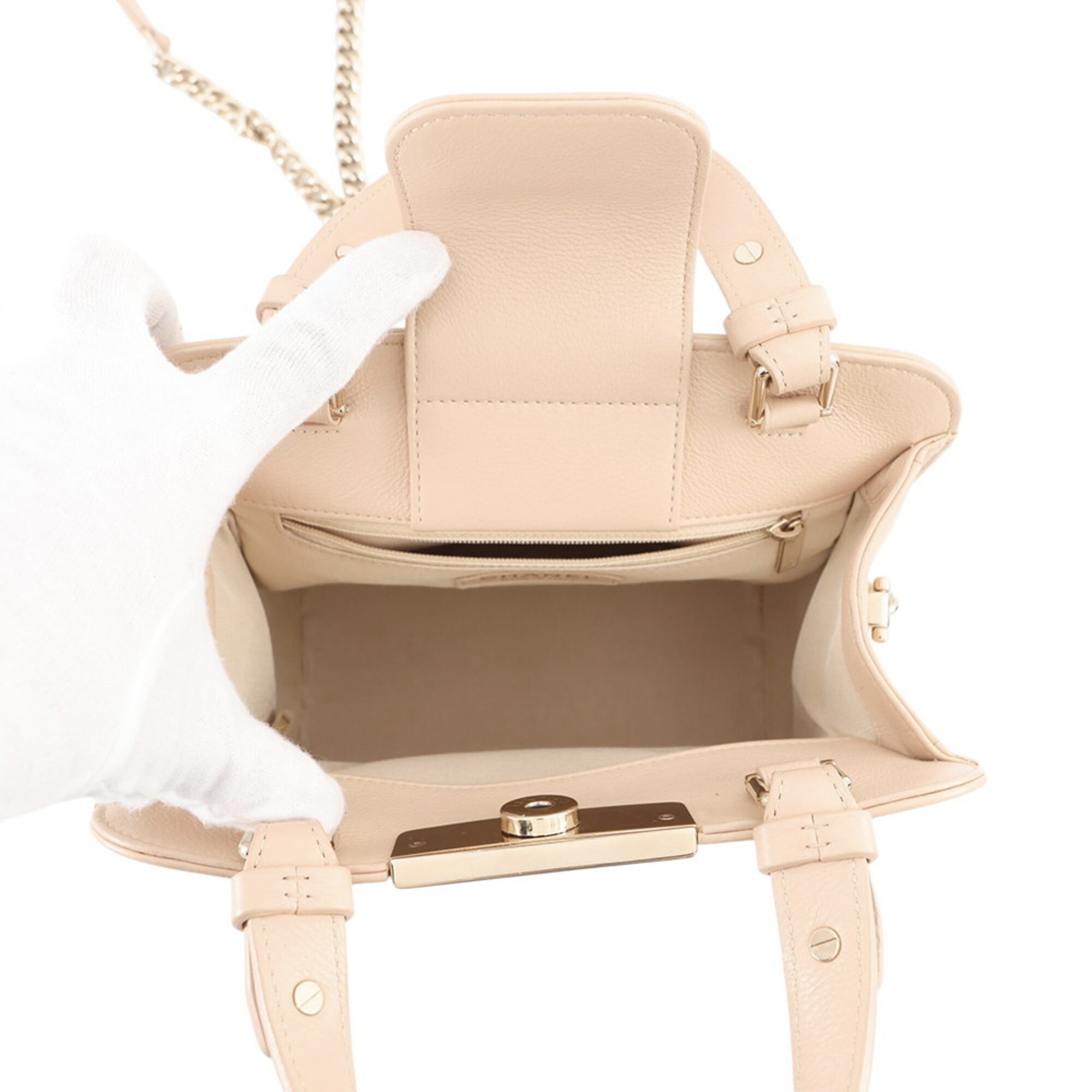 Chanel Beige Leather Shoulder Bag (Pre-Owned)