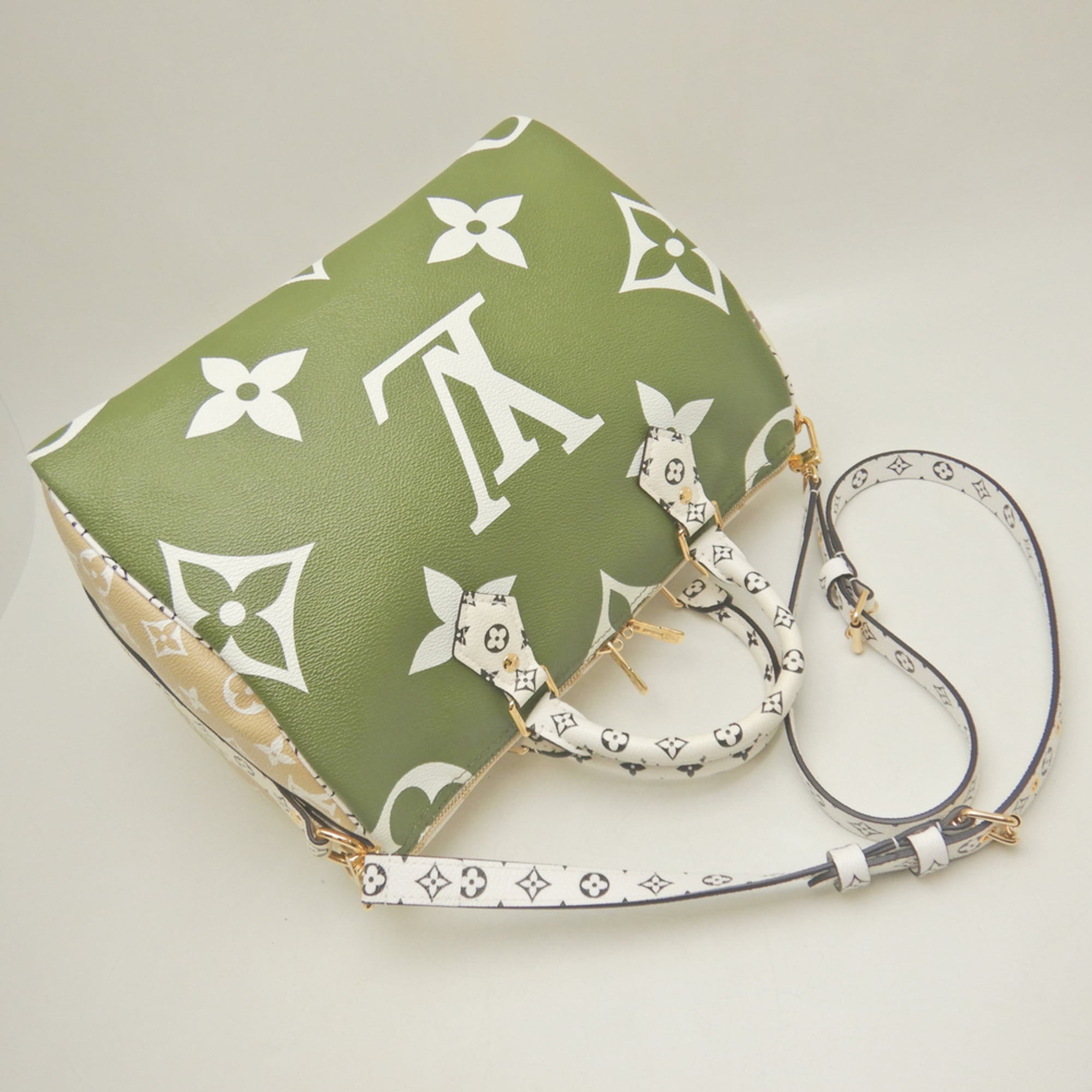 Louis Vuitton Beige Khaki White Coated Canvas Handbag (Pre-Owned)