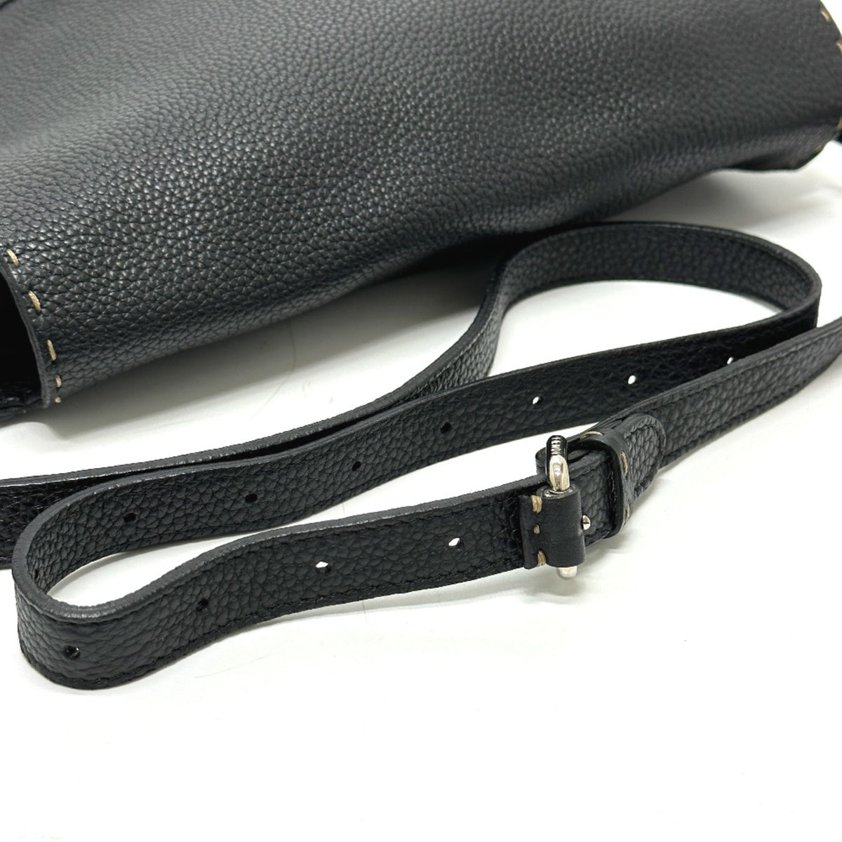 Fendi Black Leather Shoulder Bag (Pre-Owned)