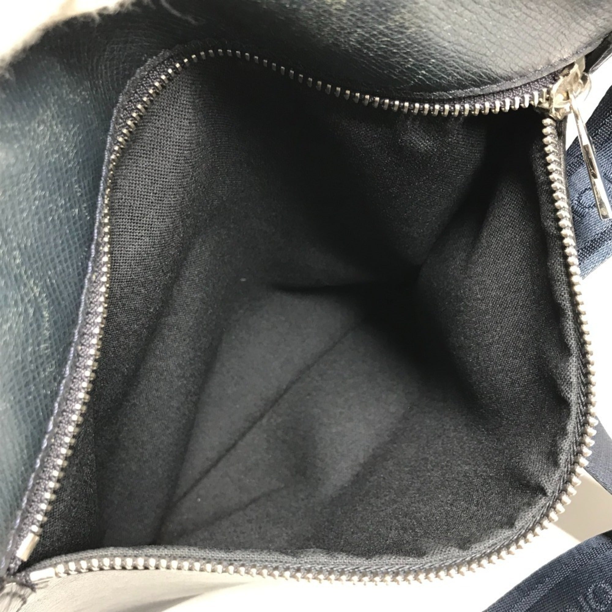 Louis Vuitton Navy Taiga Leather Pochette Shoulder Bag (Pre-Owned)